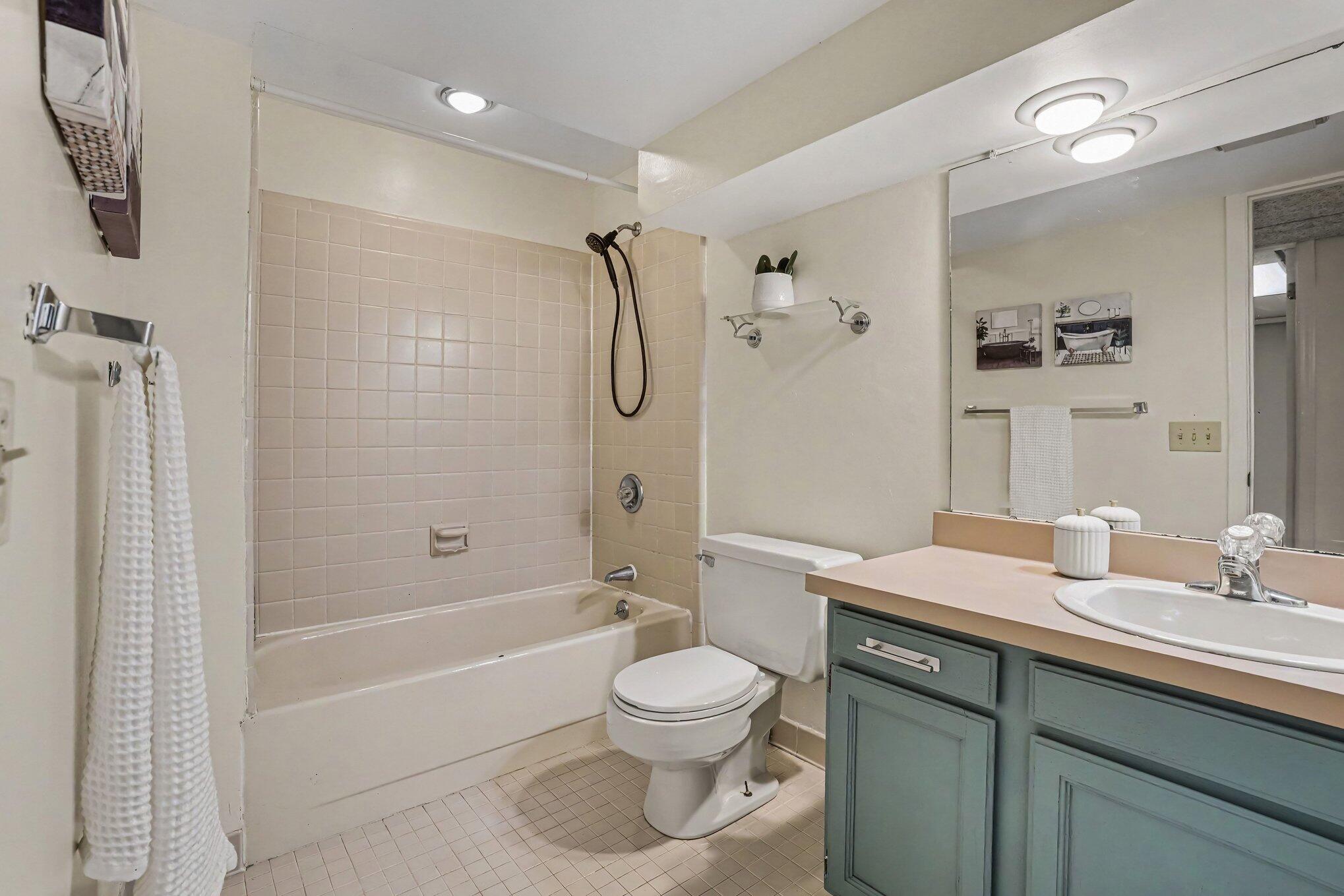 1008 Cohasset Lane Kalamazoo MI 49008