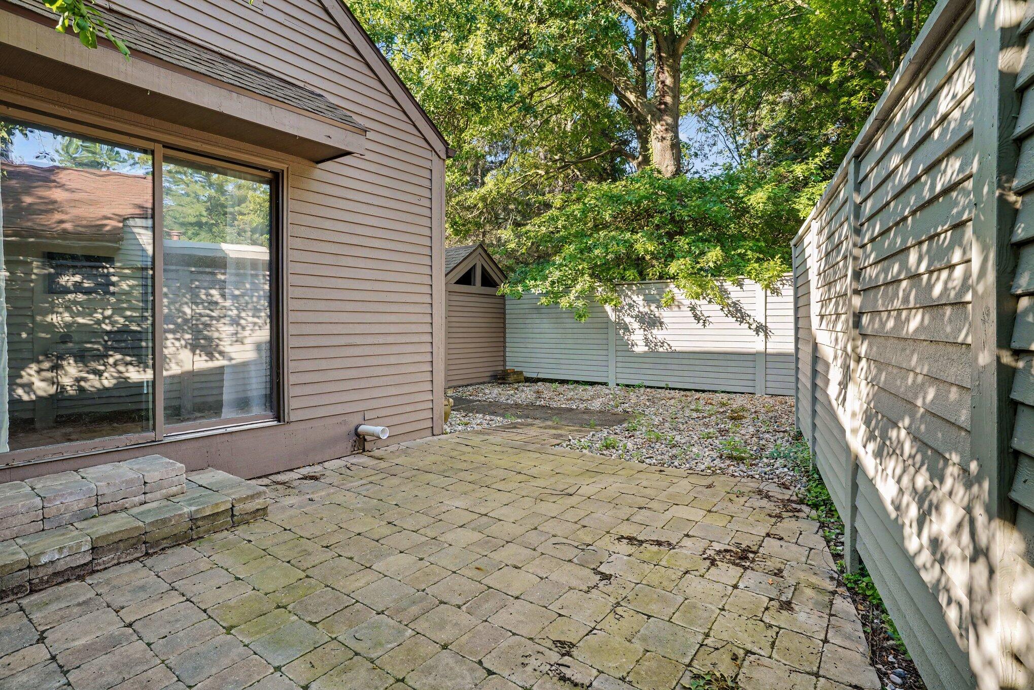 1008 Cohasset Lane Kalamazoo MI 49008