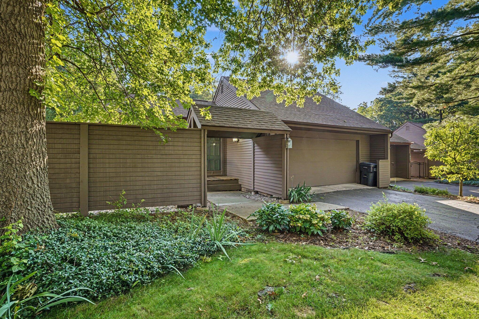 1008 Cohasset Lane Kalamazoo MI 49008