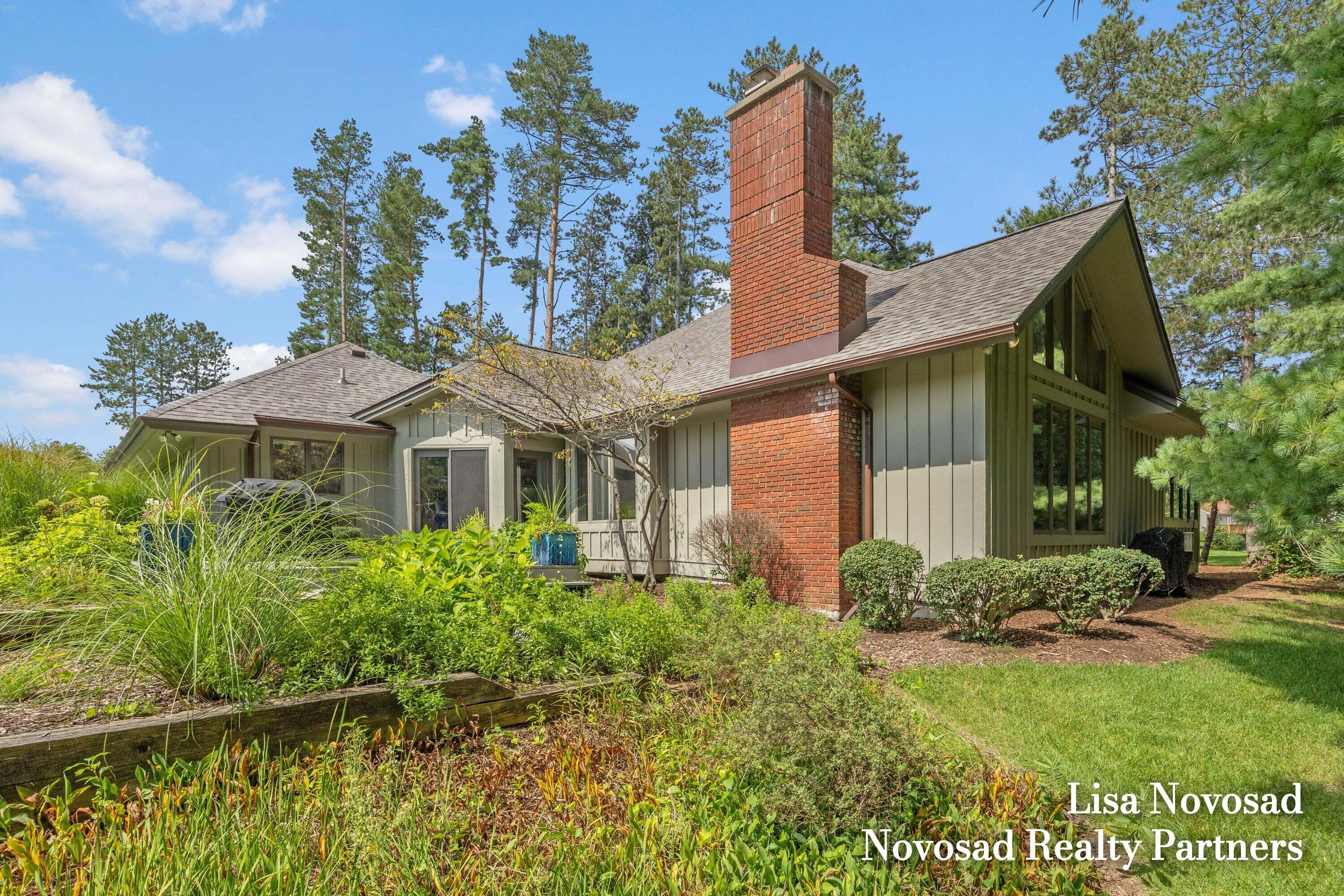 3589 Charlevoix Drive SE Grand Rapids MI 49546