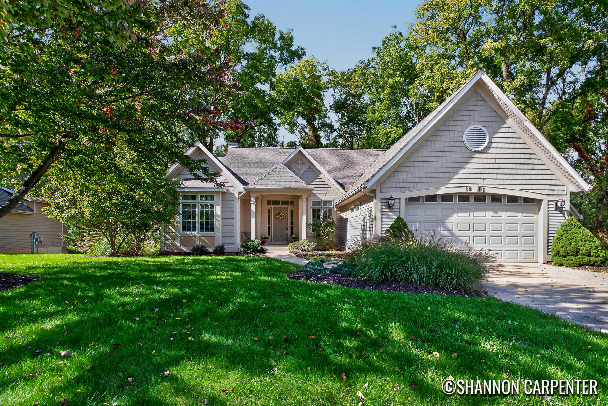 1901 Oakleigh Woods Drive NW Grand Rapids MI 49504
