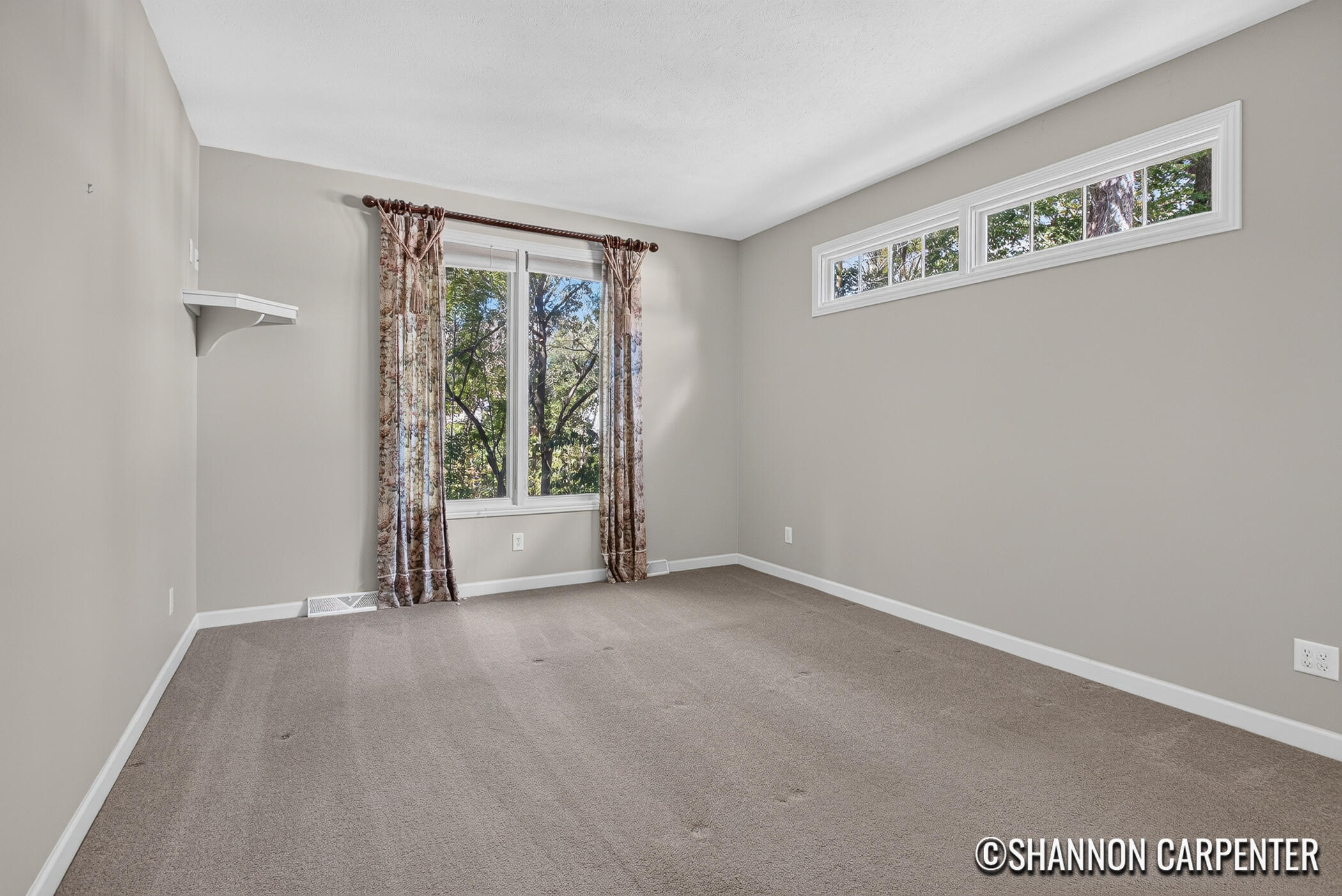 1901 Oakleigh Woods Drive NW Grand Rapids MI 49504