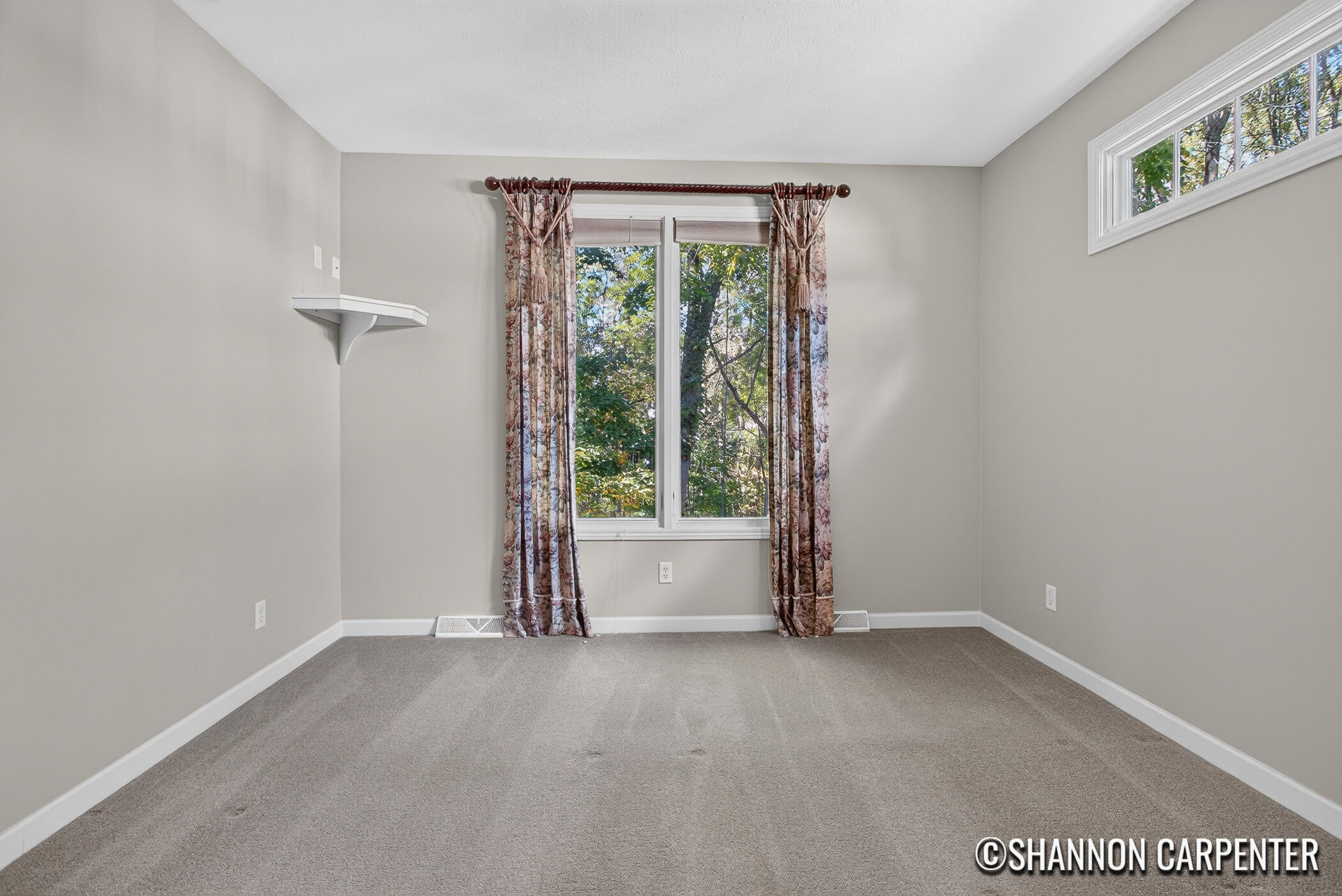 1901 Oakleigh Woods Drive NW Grand Rapids MI 49504