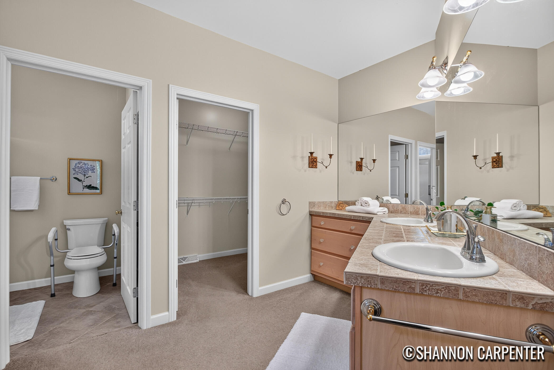 1901 Oakleigh Woods Drive NW Grand Rapids MI 49504