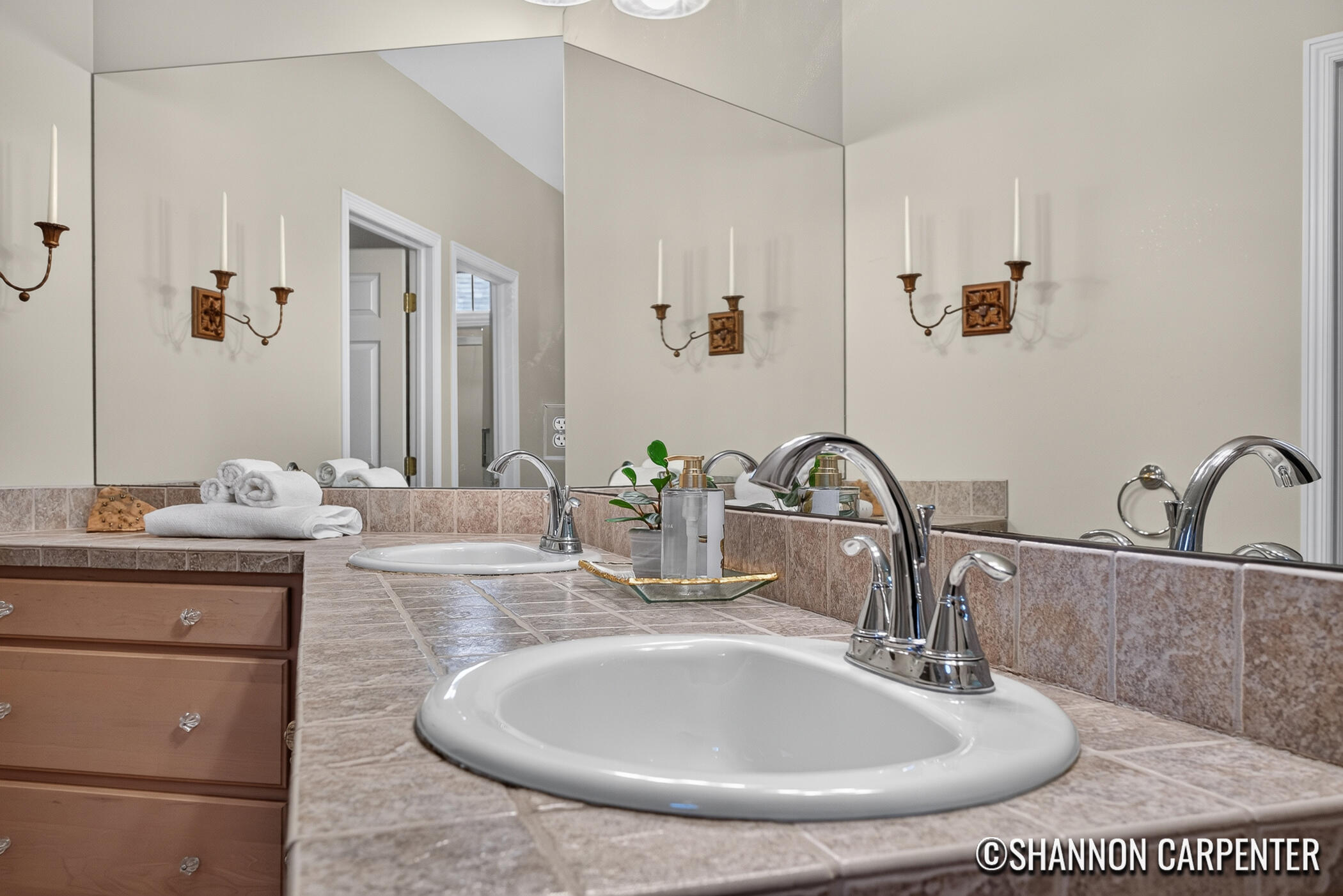 1901 Oakleigh Woods Drive NW Grand Rapids MI 49504