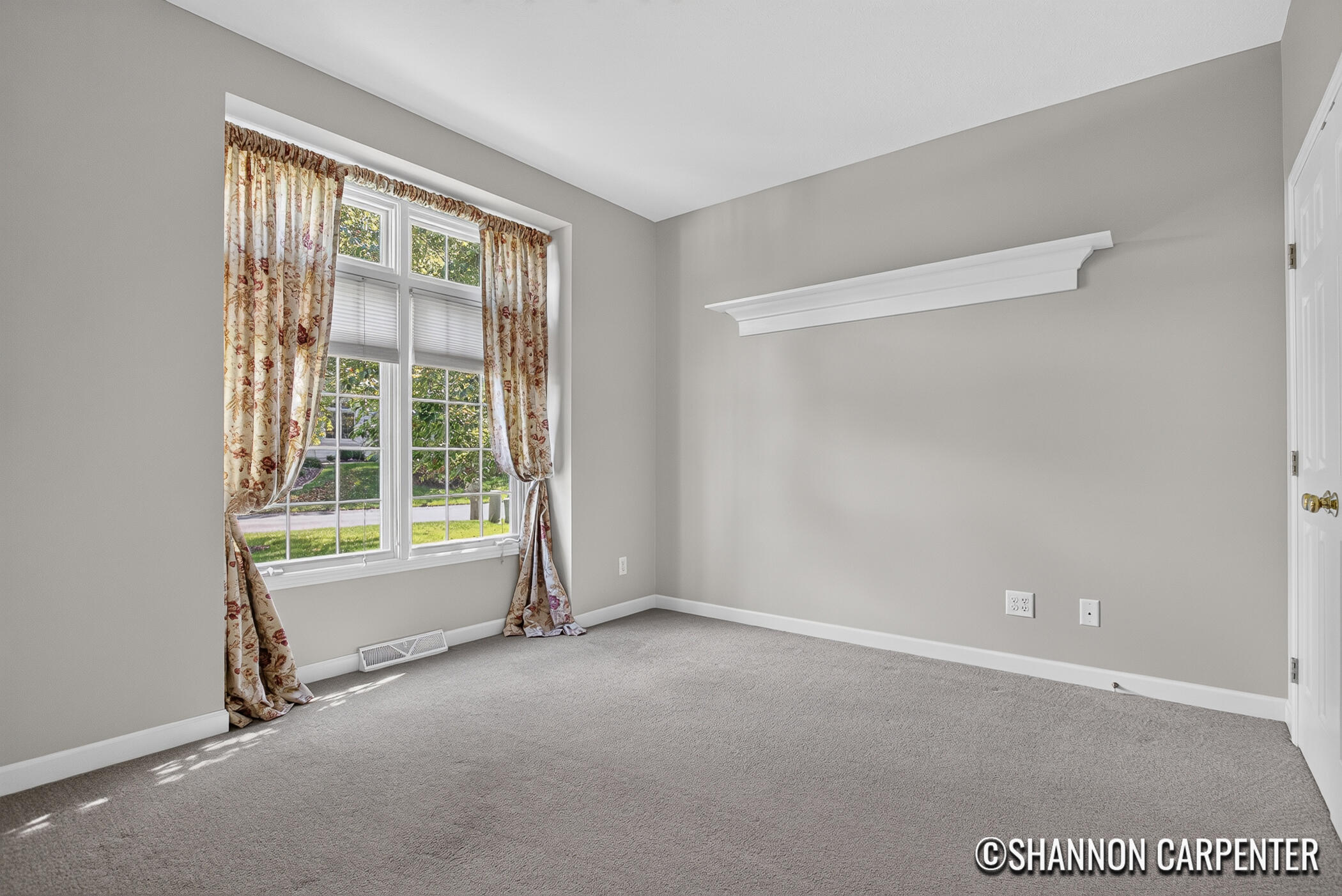 1901 Oakleigh Woods Drive NW Grand Rapids MI 49504