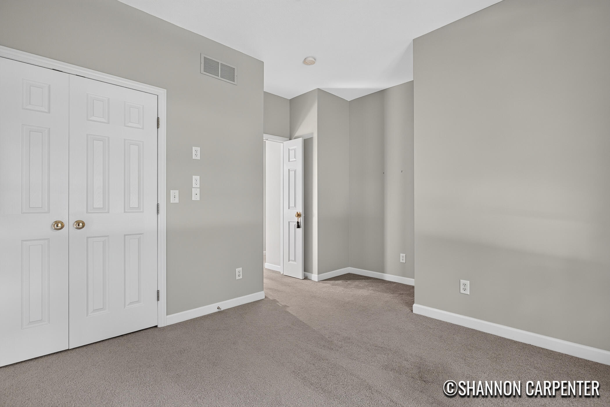 1901 Oakleigh Woods Drive NW Grand Rapids MI 49504