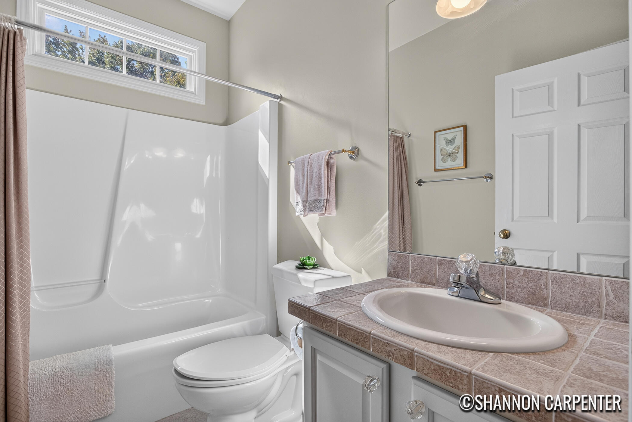 1901 Oakleigh Woods Drive NW Grand Rapids MI 49504