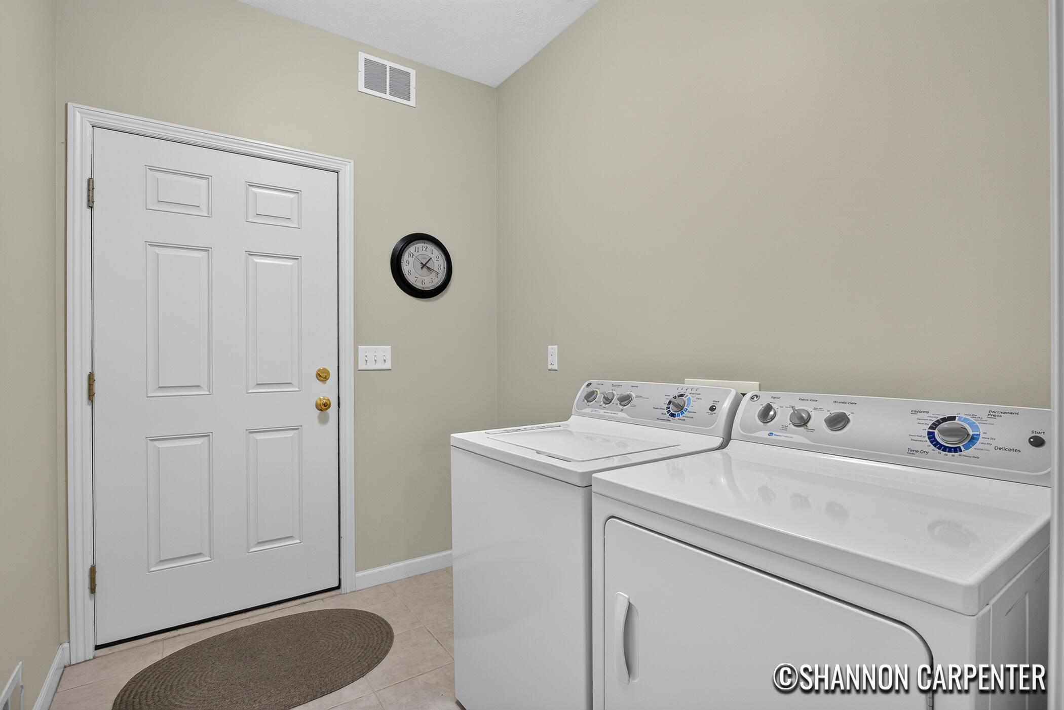 1901 Oakleigh Woods Drive NW Grand Rapids MI 49504