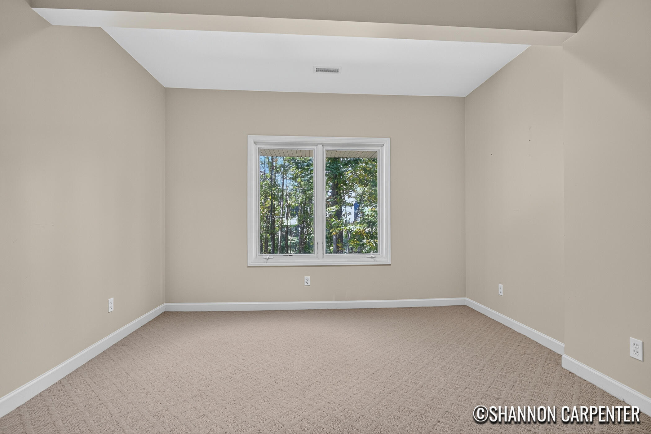 1901 Oakleigh Woods Drive NW Grand Rapids MI 49504
