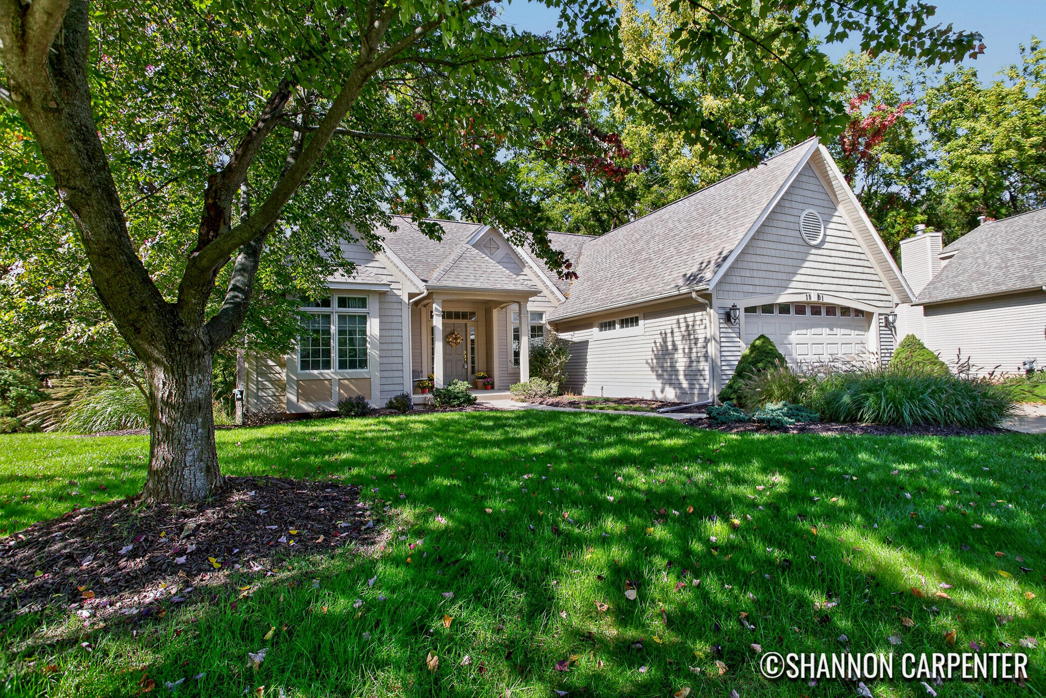 1901 Oakleigh Woods Drive NW Grand Rapids MI 49504