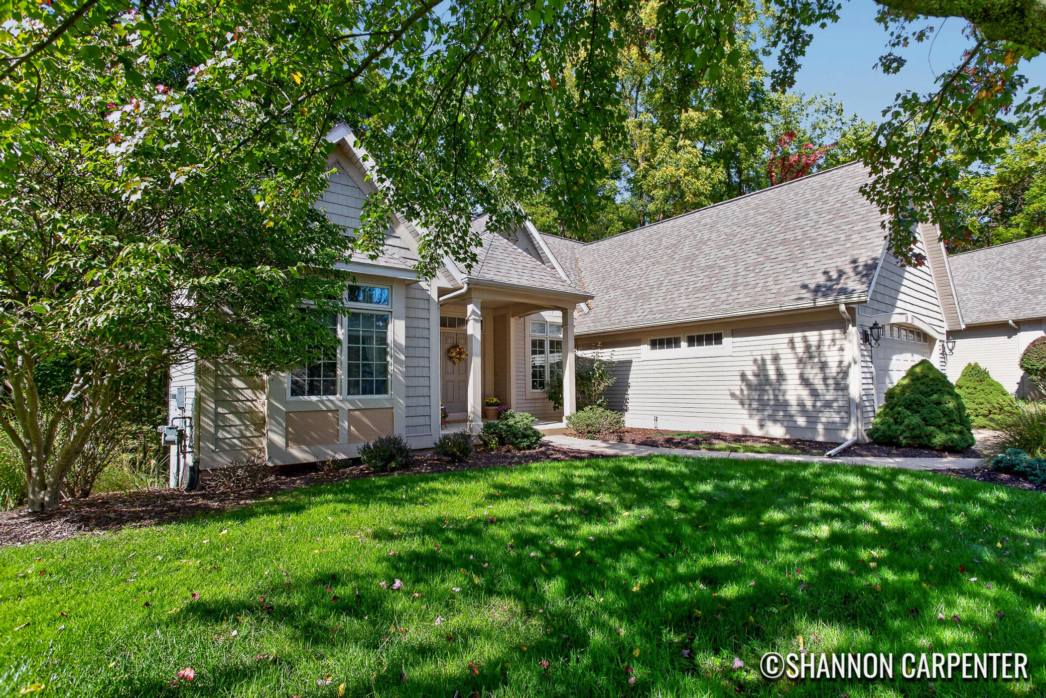1901 Oakleigh Woods Drive NW Grand Rapids MI 49504