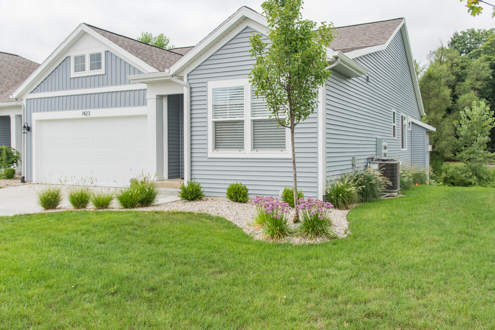 1423 N Village Circle Kalamazoo MI 49009