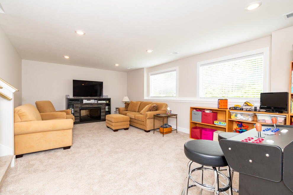 1423 N Village Circle Kalamazoo MI 49009