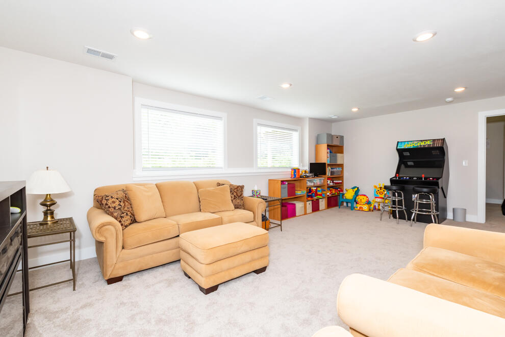 1423 N Village Circle Kalamazoo MI 49009