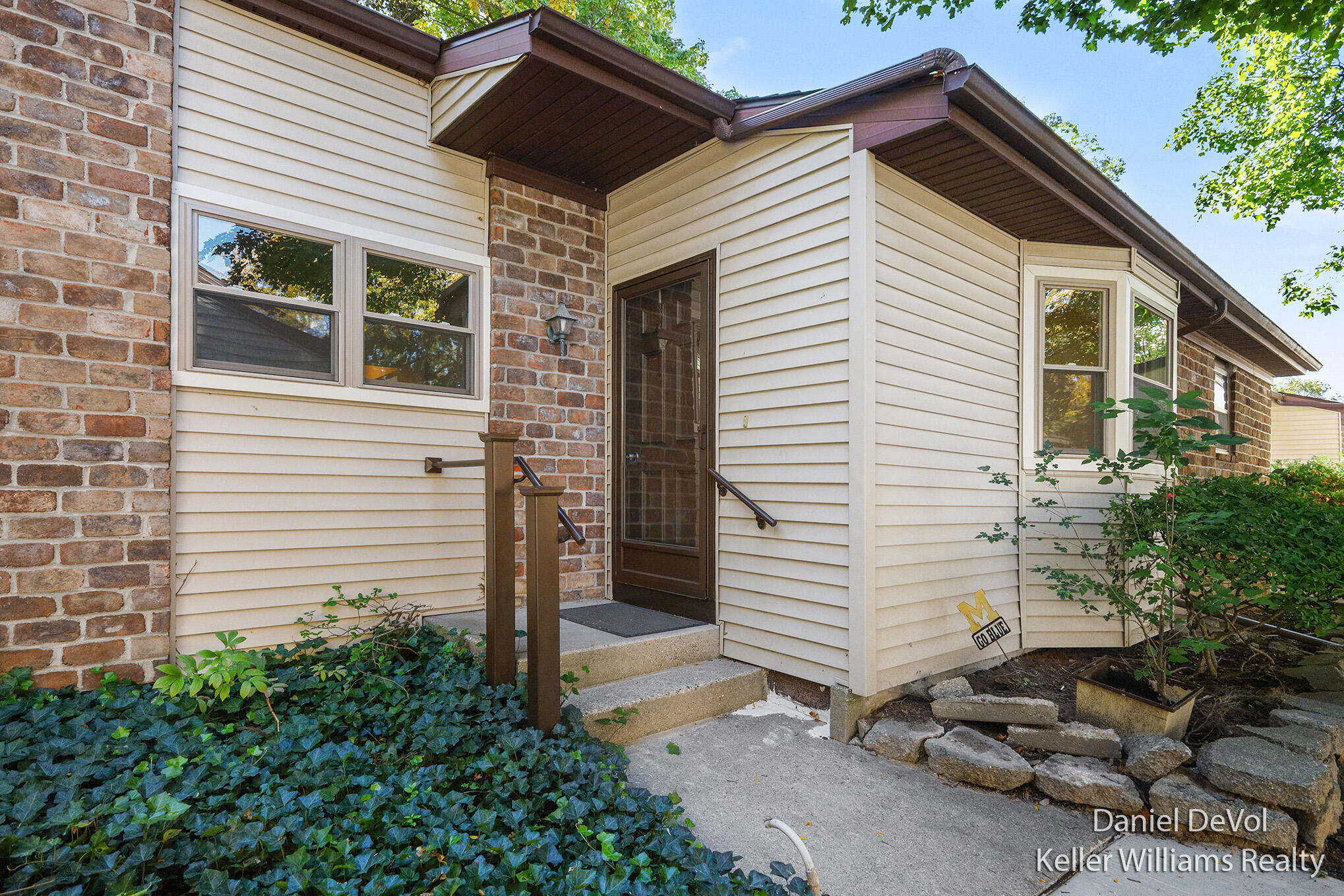 2697 Chatham Woods Drive SE Grand Rapids MI 49546