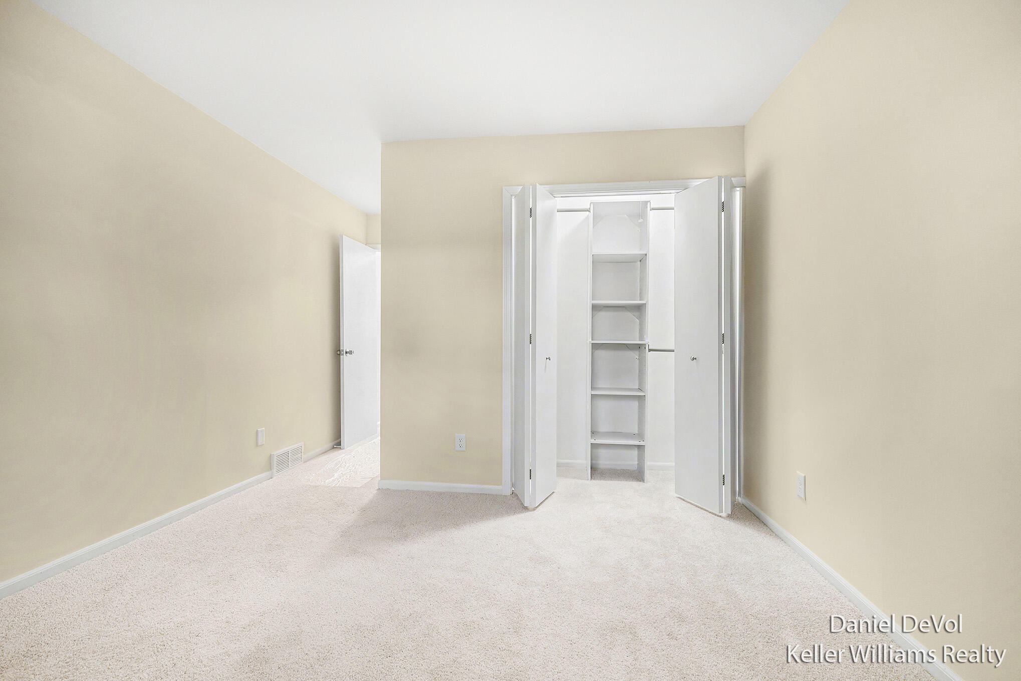 2697 Chatham Woods Drive SE Grand Rapids MI 49546