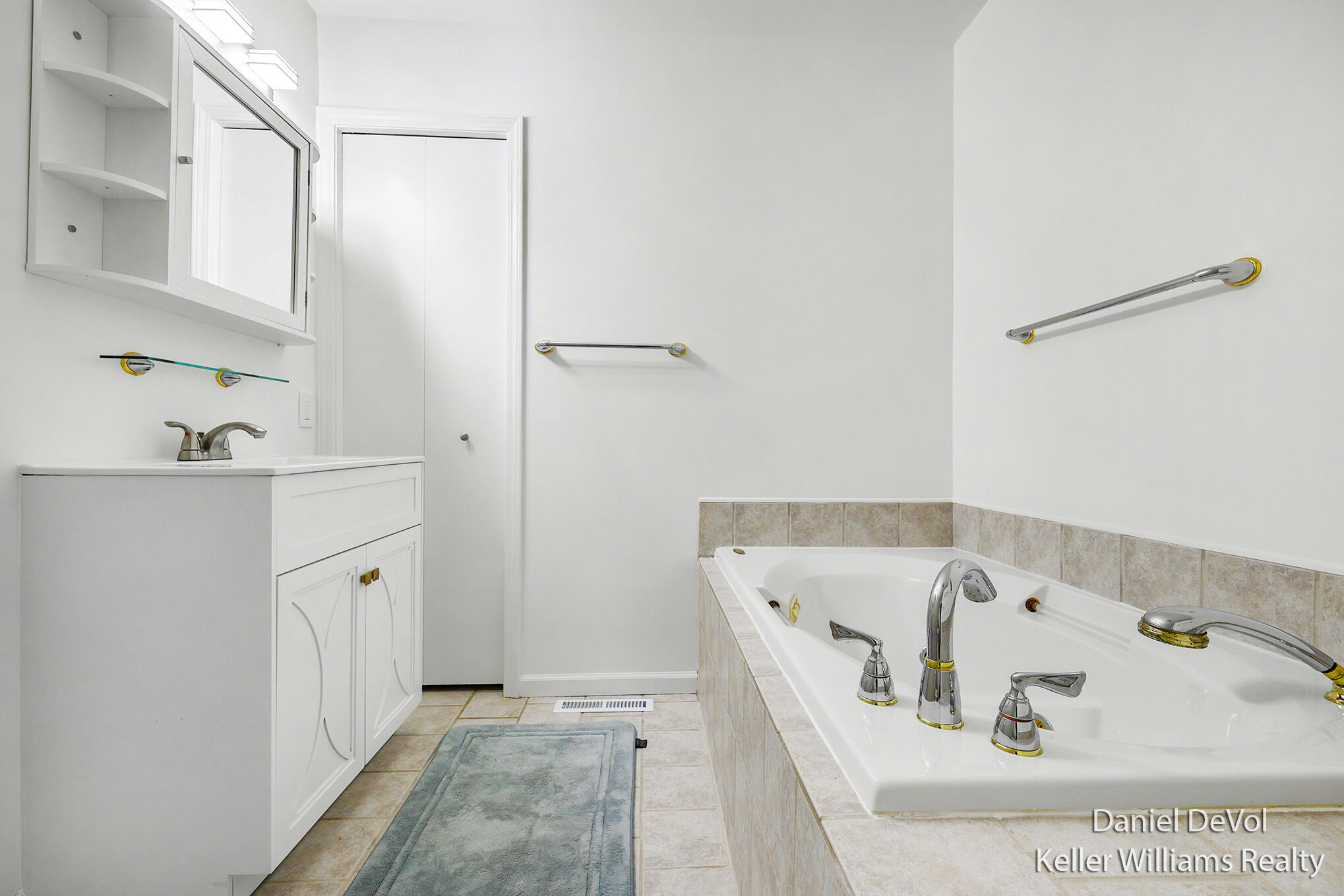 2697 Chatham Woods Drive SE Grand Rapids MI 49546