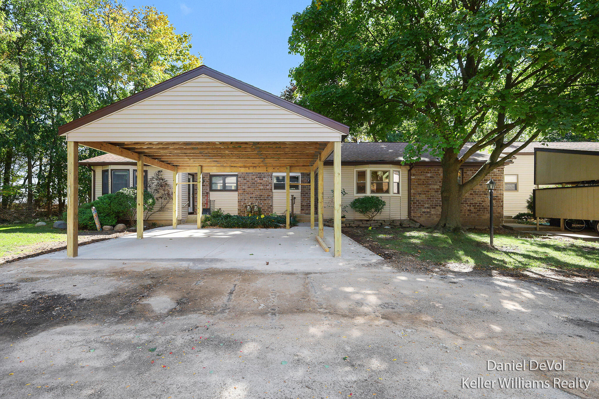 2697 Chatham Woods Drive SE Grand Rapids MI 49546
