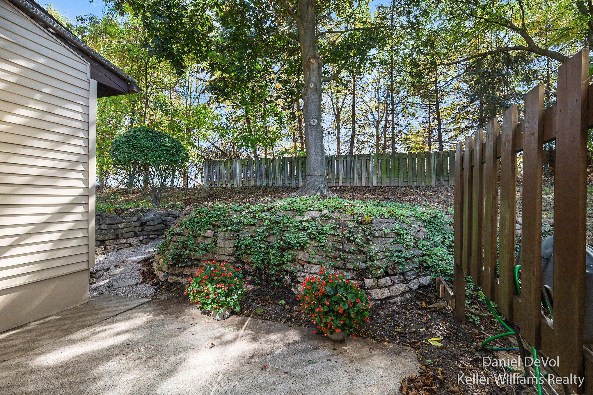2697 Chatham Woods Drive SE Grand Rapids MI 49546