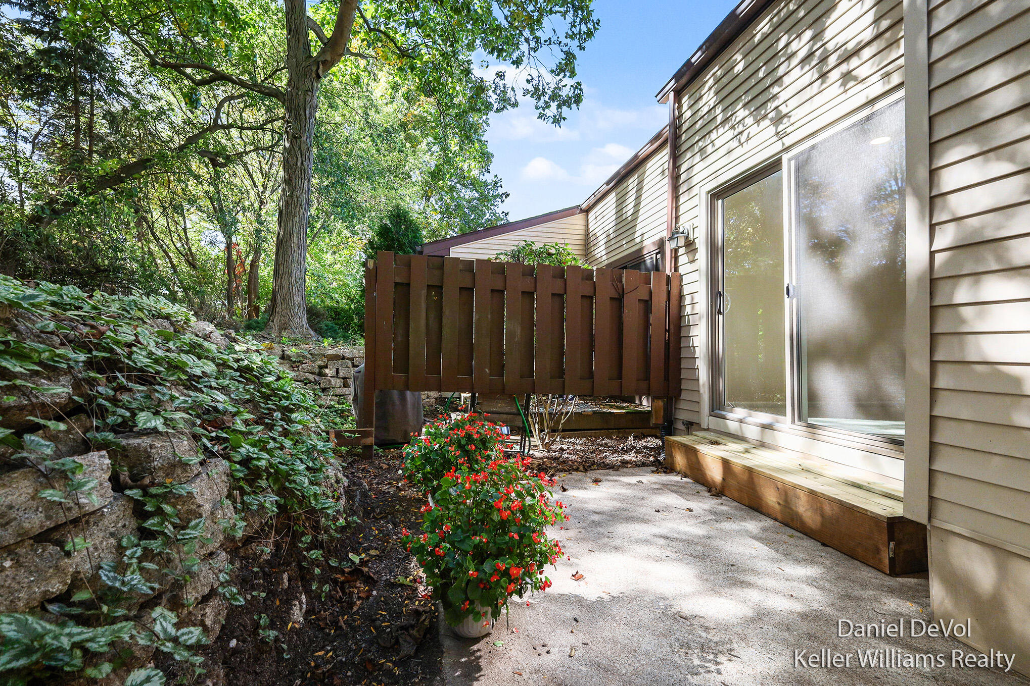 2697 Chatham Woods Drive SE Grand Rapids MI 49546