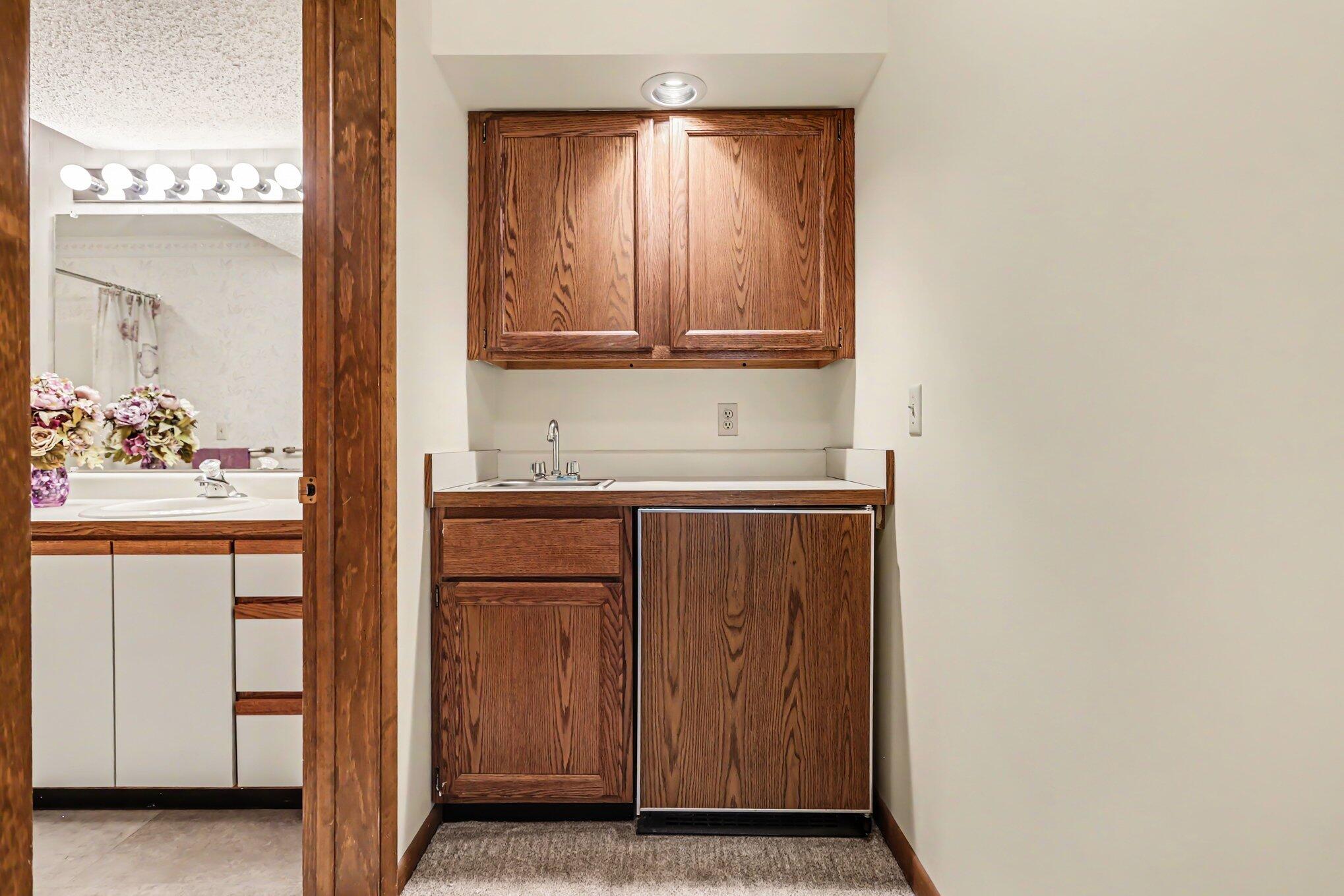 2429 Highpointe Drive Kalamazoo MI 49008