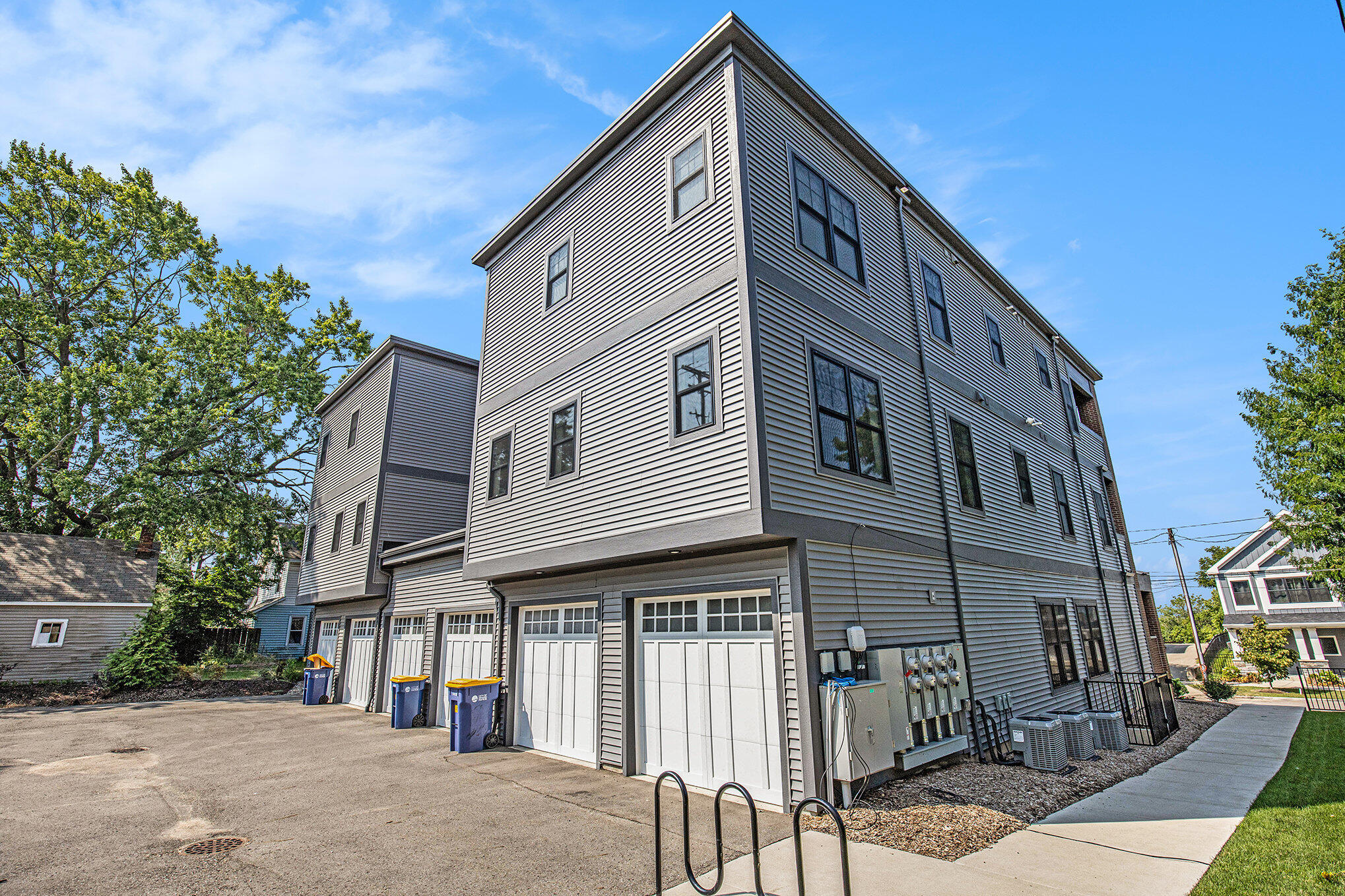 826 Fairview Avenue NE Grand Rapids MI 49503