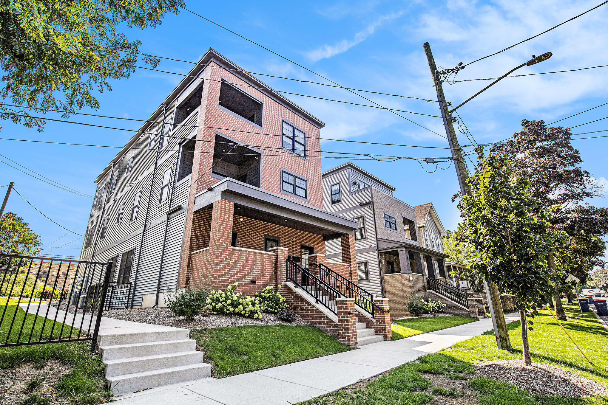 826 Fairview Avenue NE Grand Rapids MI 49503