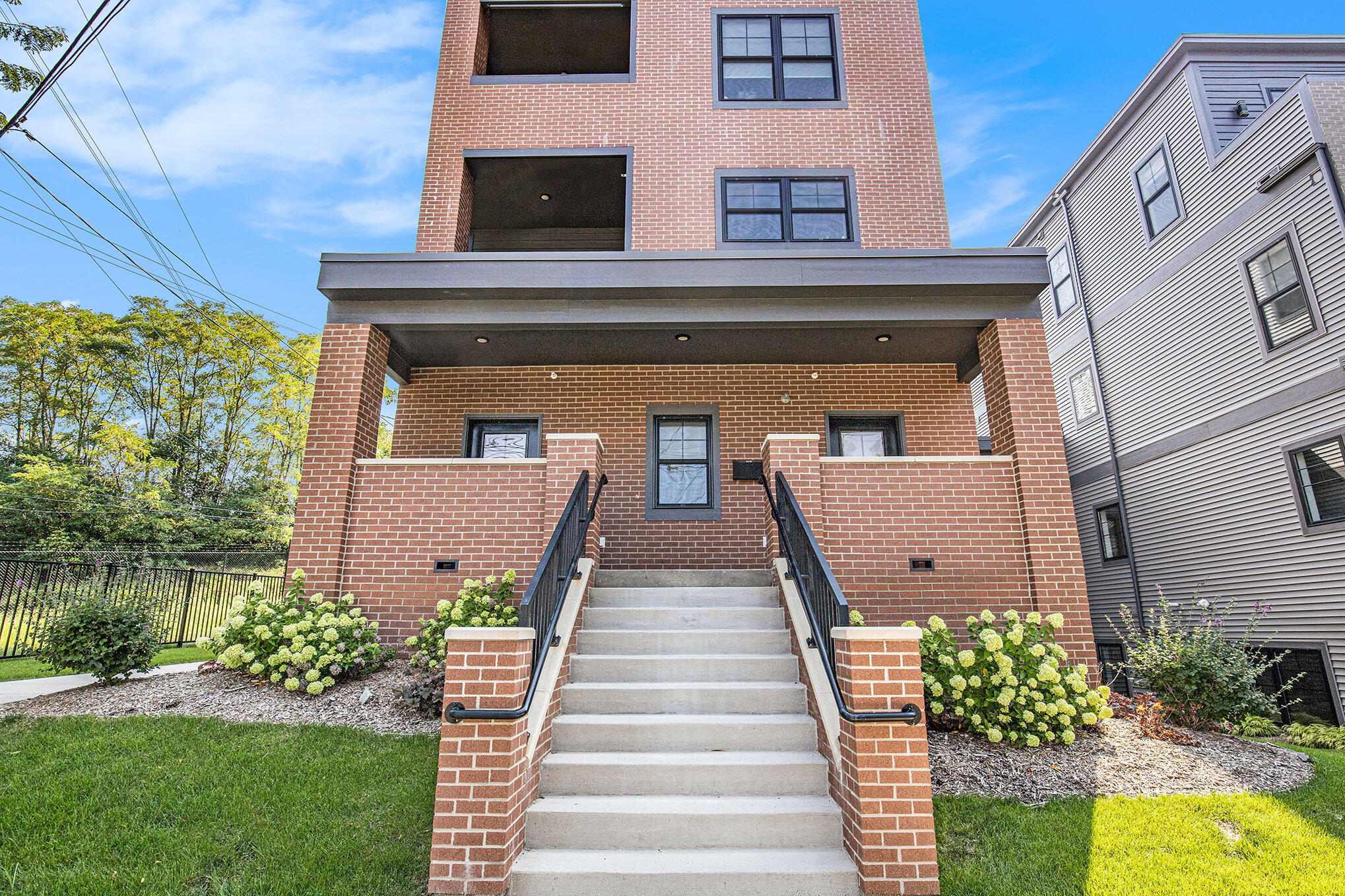 826 Fairview Avenue NE Grand Rapids MI 49503
