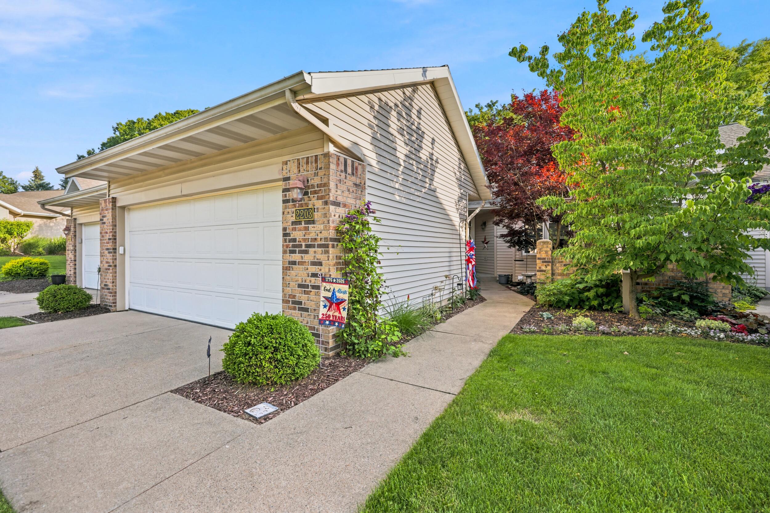 2203 Shetland Drive NE Grand Rapids MI 49505