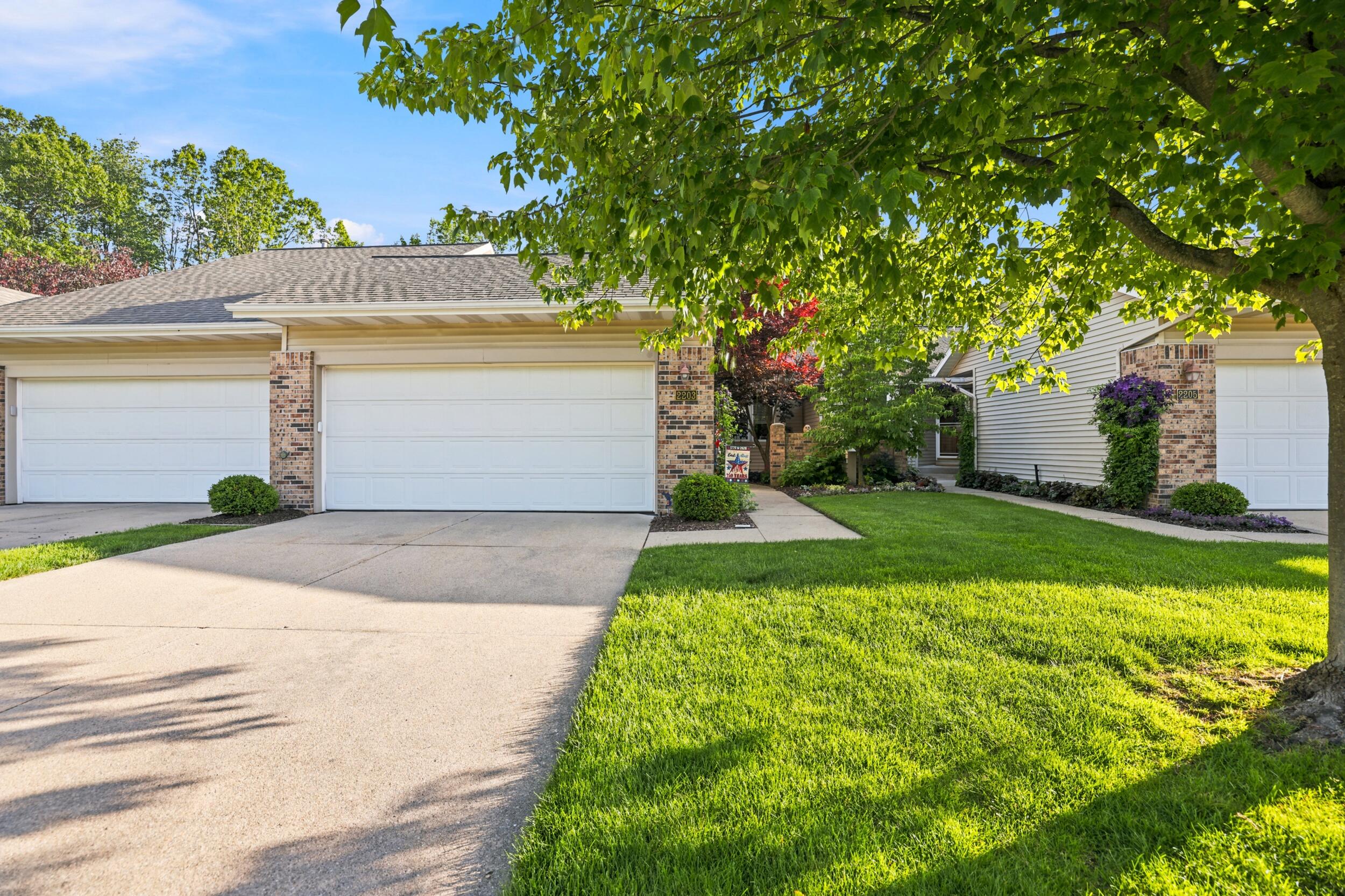 2203 Shetland Drive NE Grand Rapids MI 49505