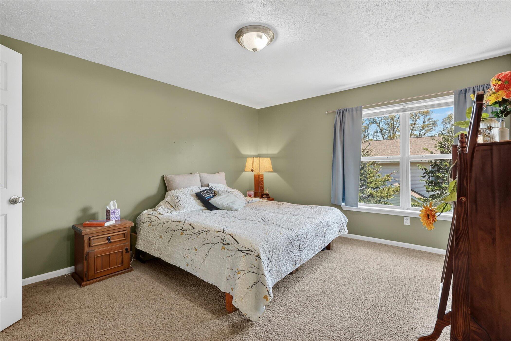 1790 Grand Court NE Grand Rapids MI 49525
