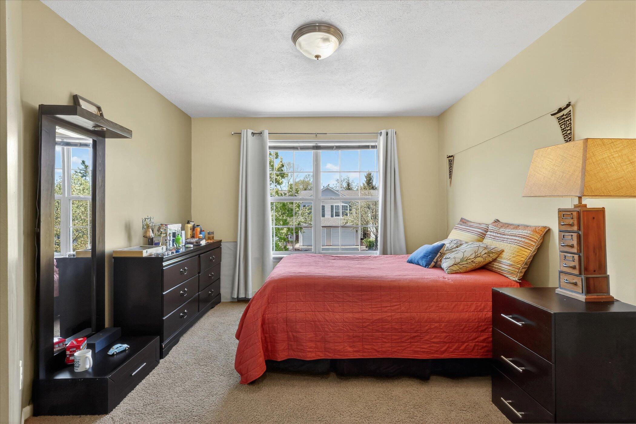 1790 Grand Court NE Grand Rapids MI 49525