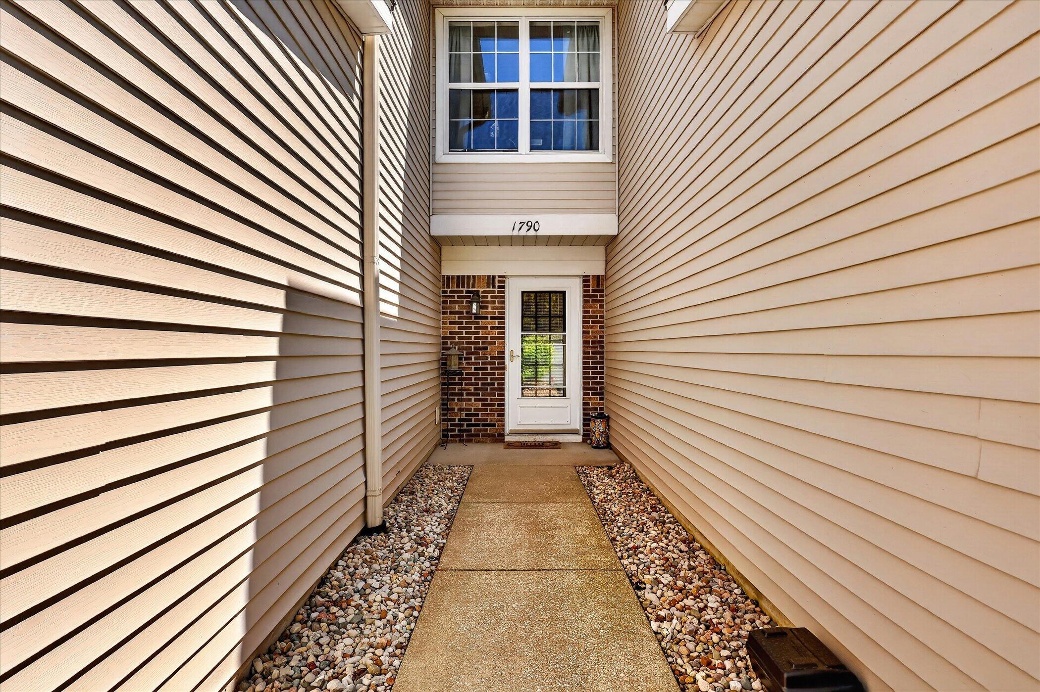 1790 Grand Court NE Grand Rapids MI 49525