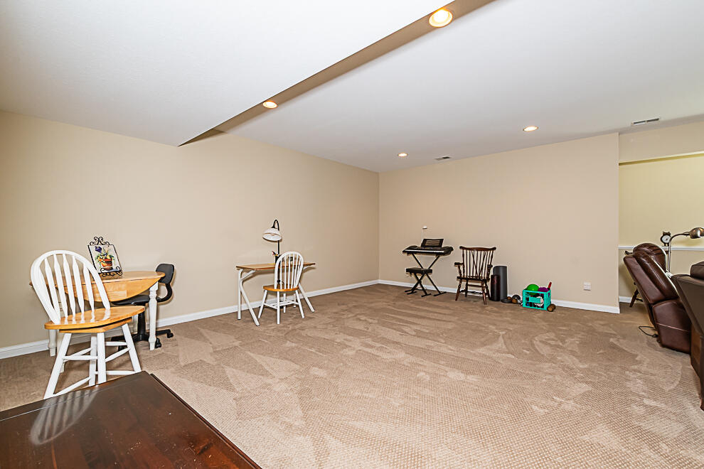 2623 W Port Drive Kalamazoo MI 49009
