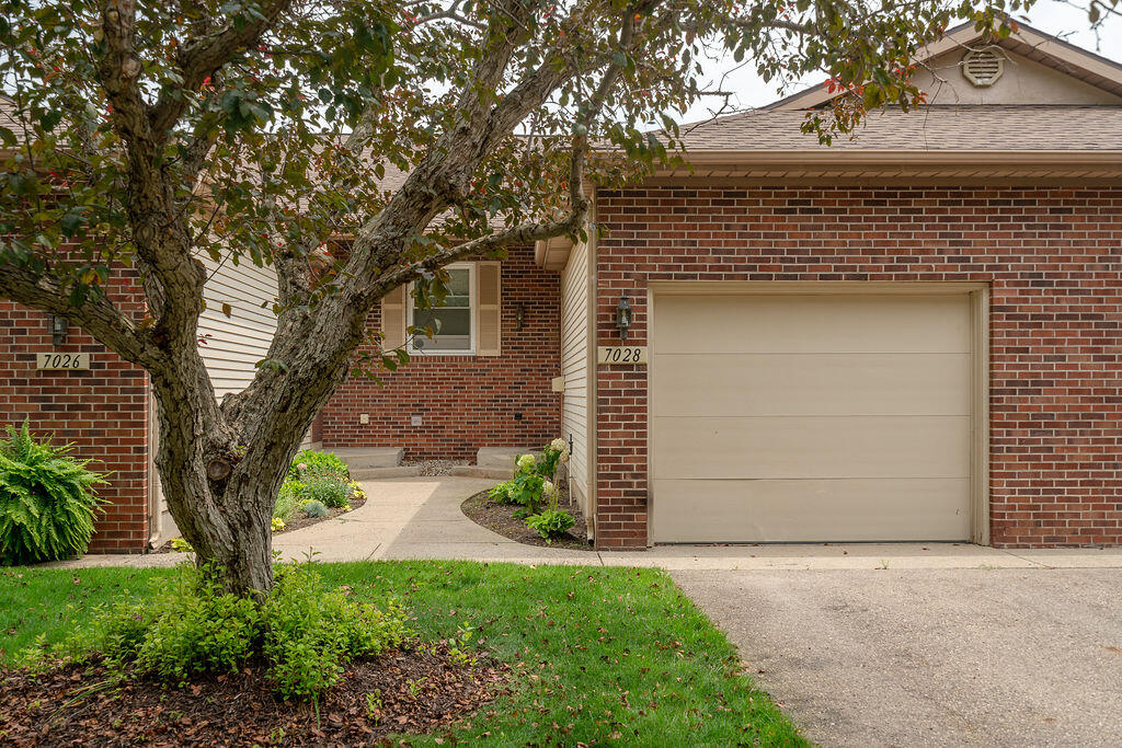 7028 Springtree Lane SW Grand Rapids MI 49548
