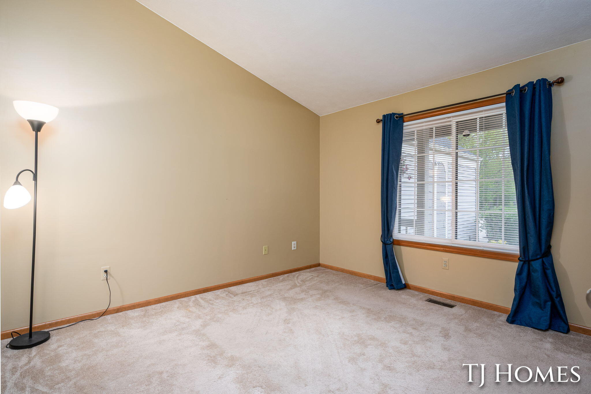 2466 Bridgeport Lane SE Grand Rapids MI 49508