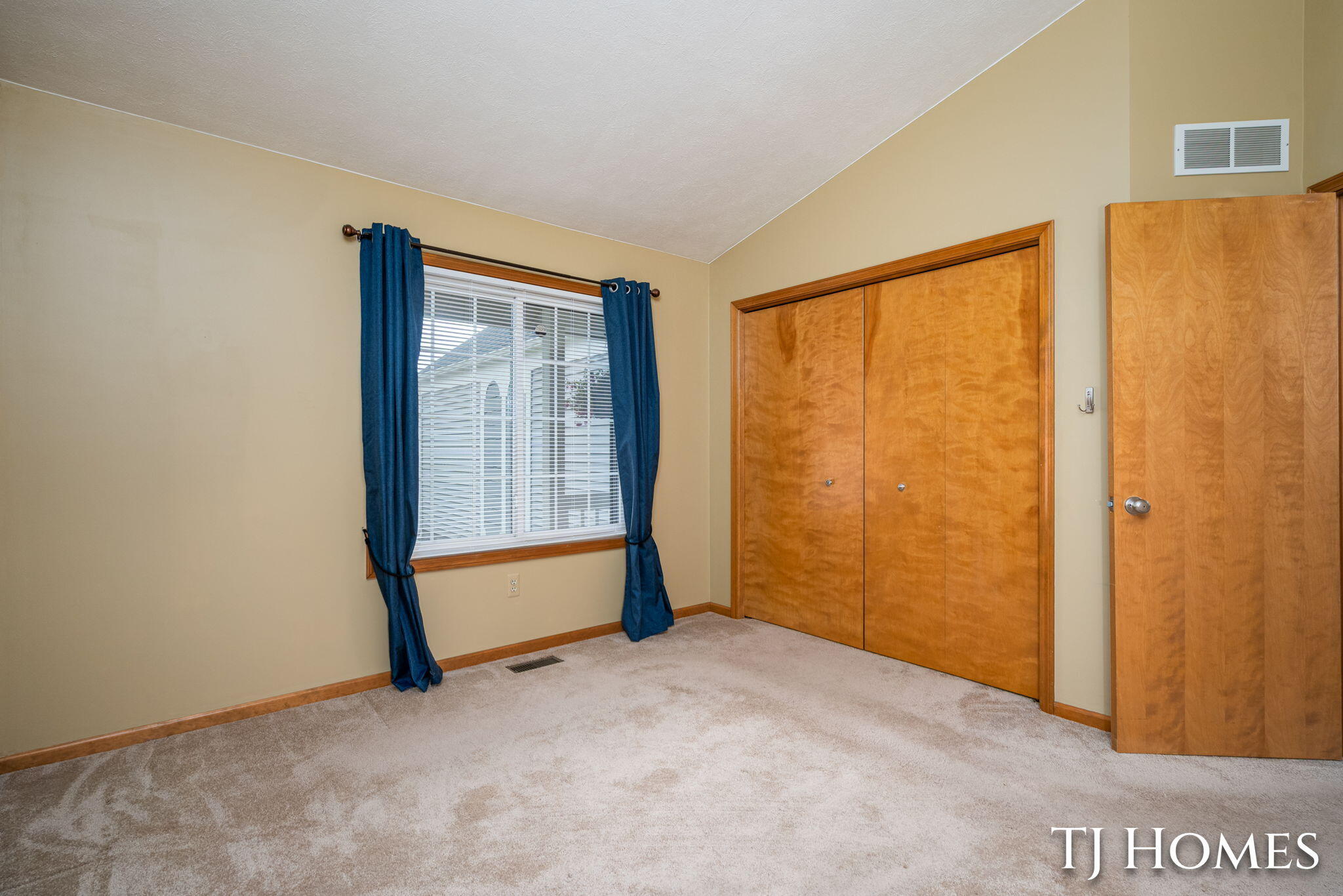 2466 Bridgeport Lane SE Grand Rapids MI 49508