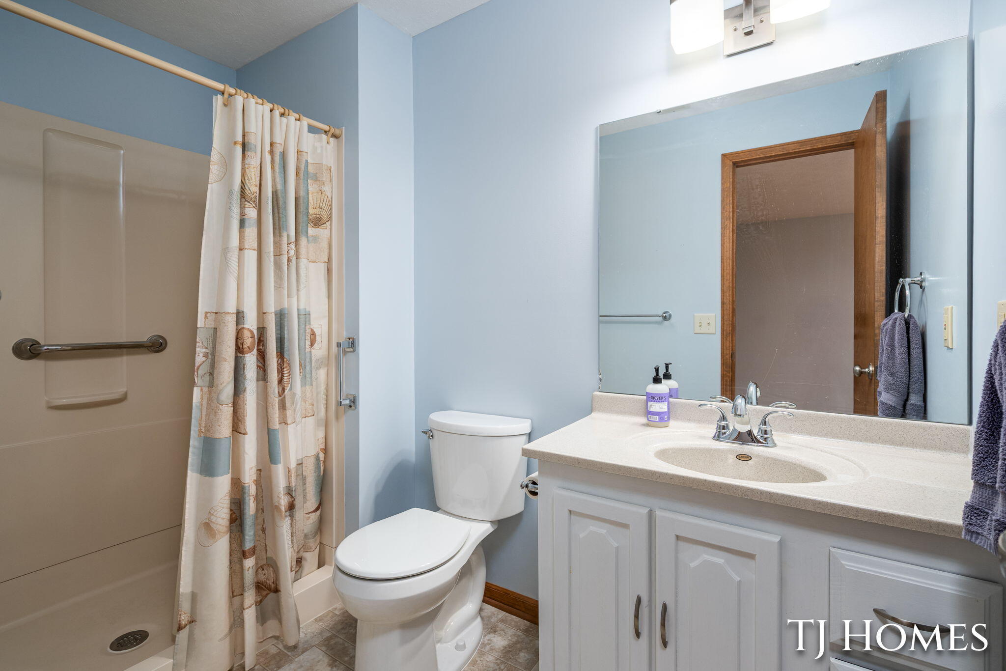2466 Bridgeport Lane SE Grand Rapids MI 49508