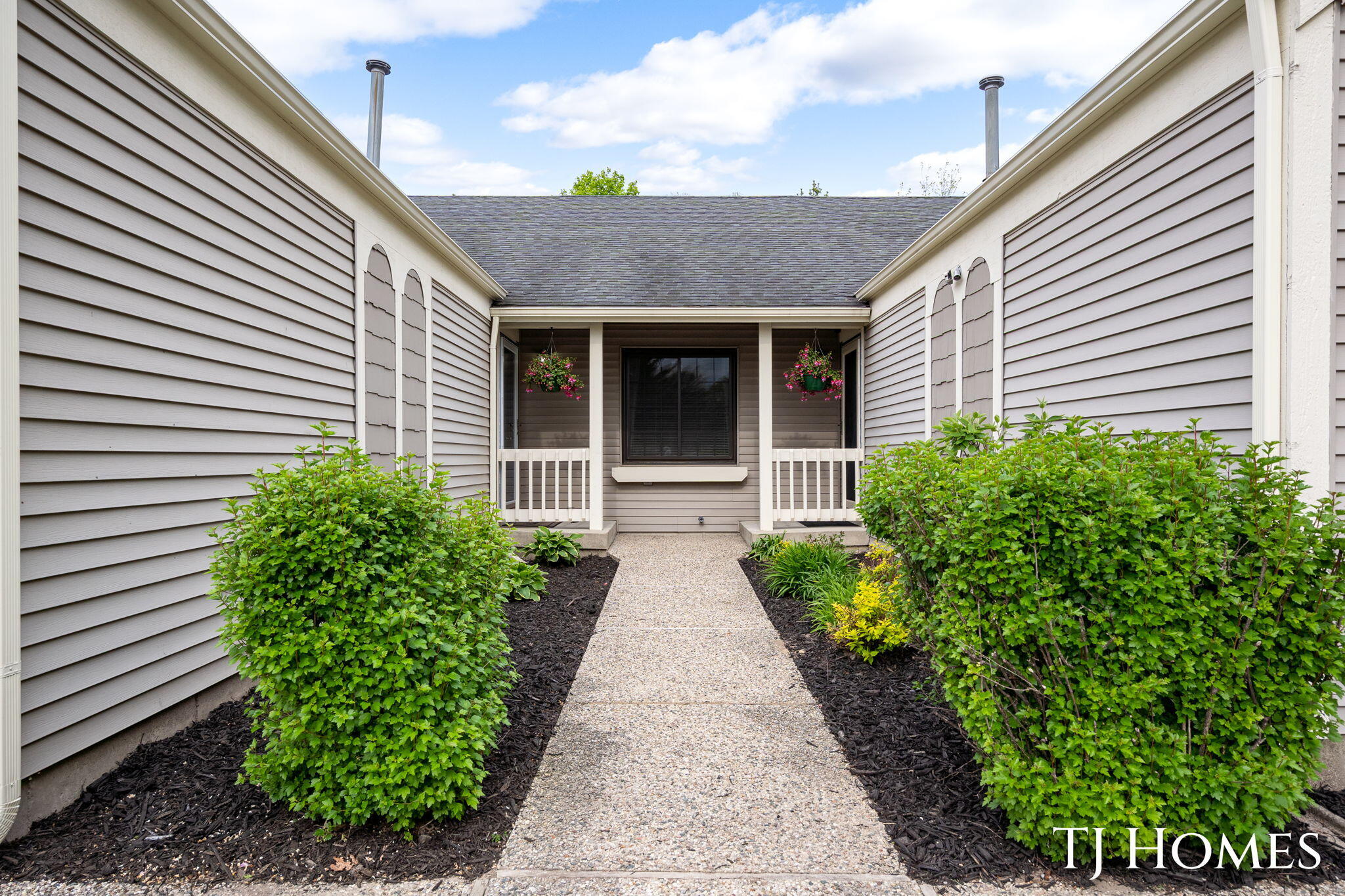 2466 Bridgeport Lane SE Grand Rapids MI 49508