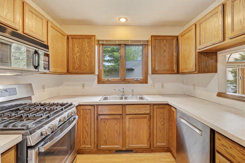 643 Crestview Street Holland MI 49423