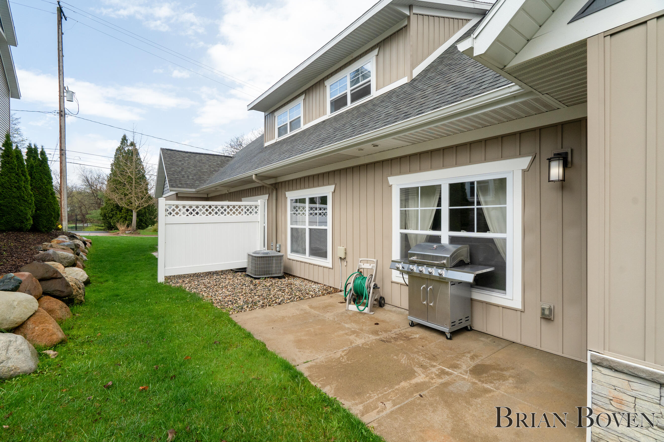 148 Tamarack Lane NE Rockford MI 49341
