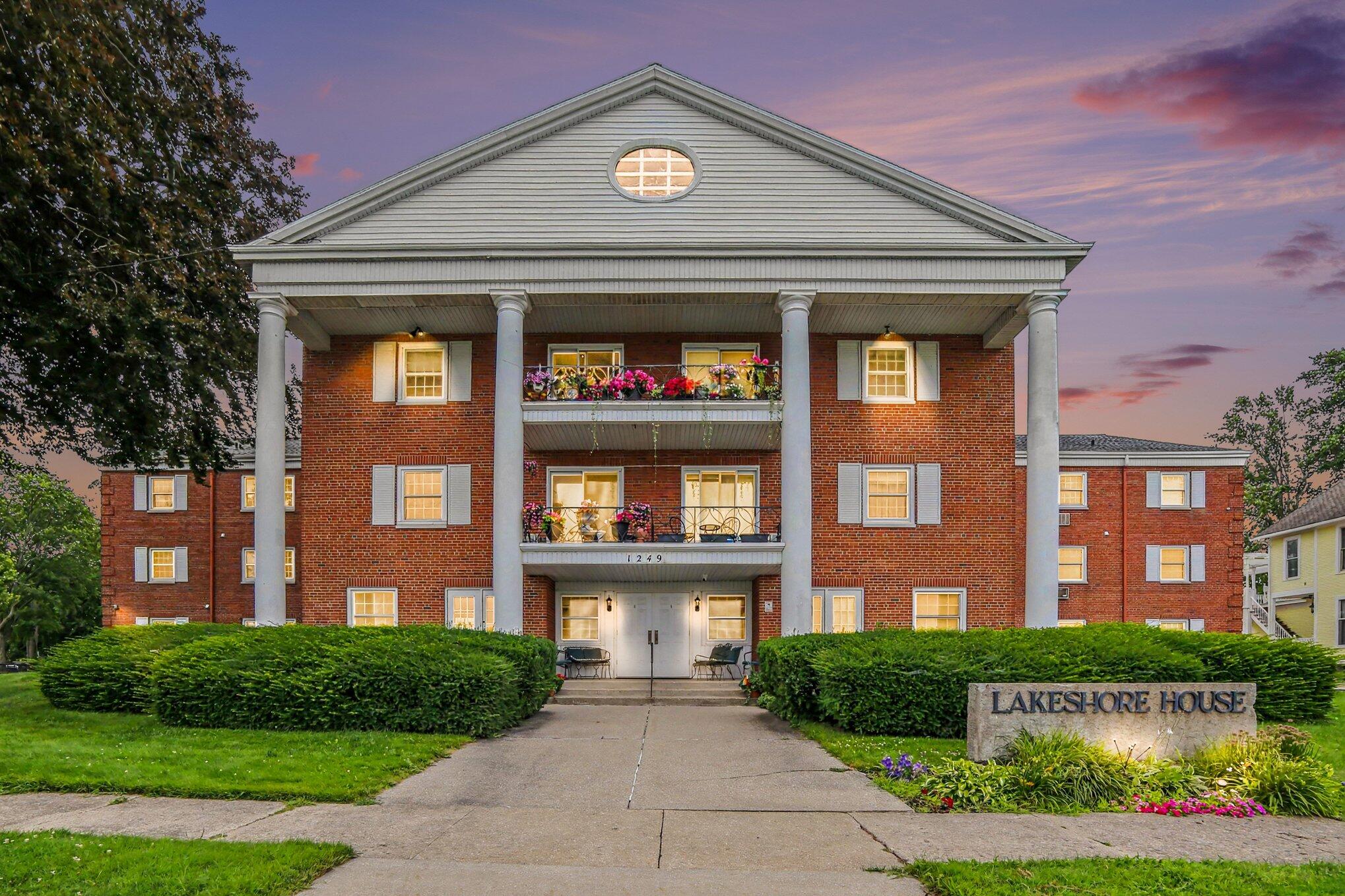 1249 Lakeshore Drive Muskegon MI 49441