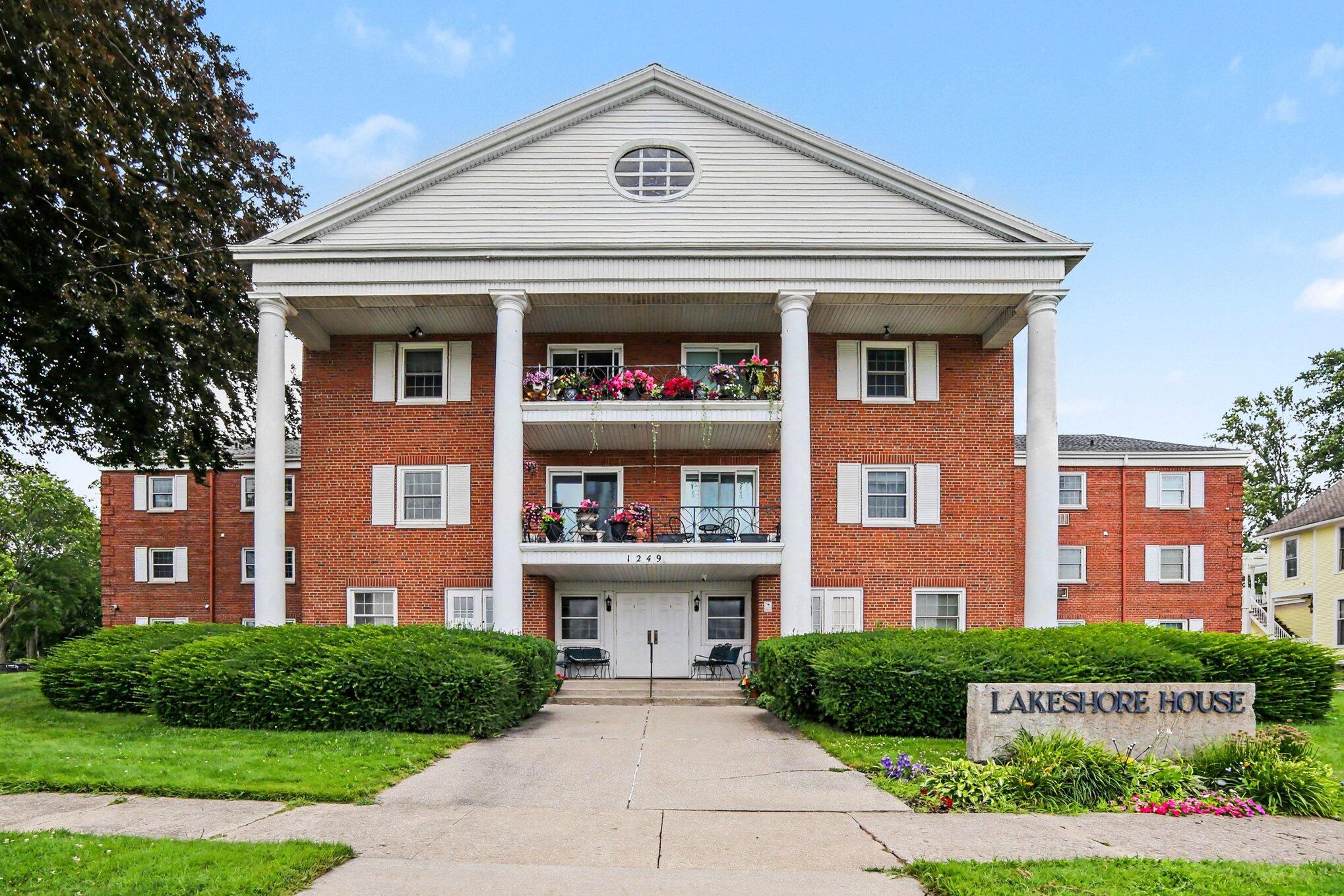 1249 Lakeshore Drive Muskegon MI 49441