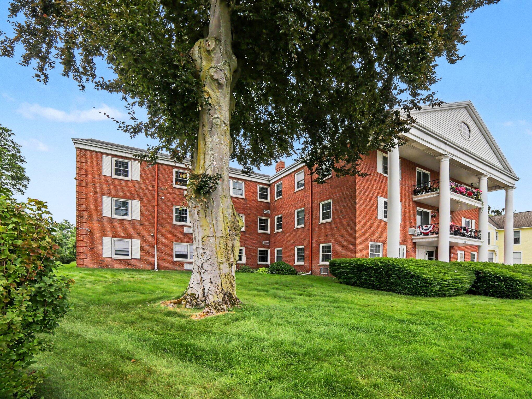 1249 Lakeshore Drive Muskegon MI 49441