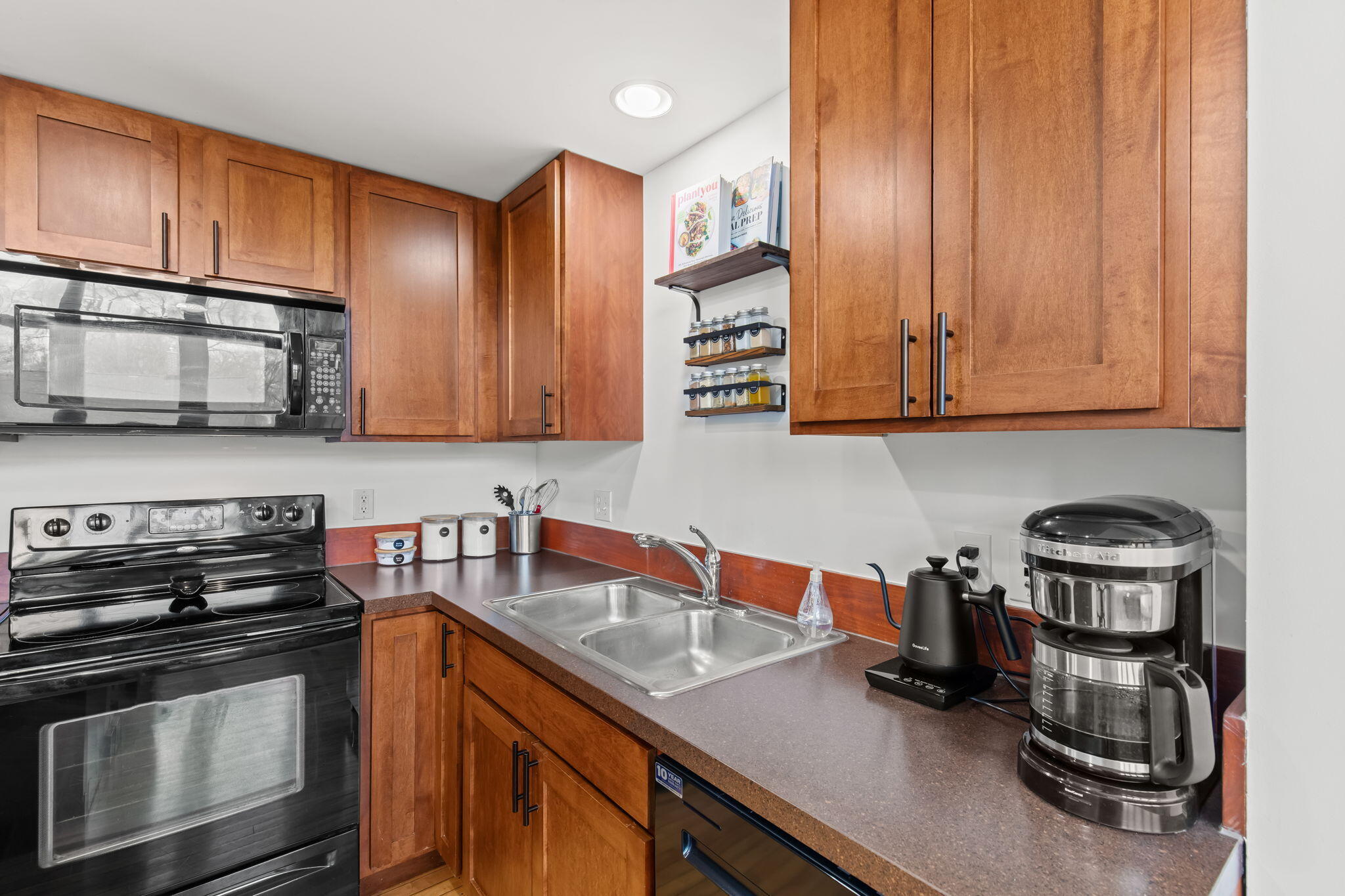 600 Broadway Avenue NW Grand Rapids MI 49504