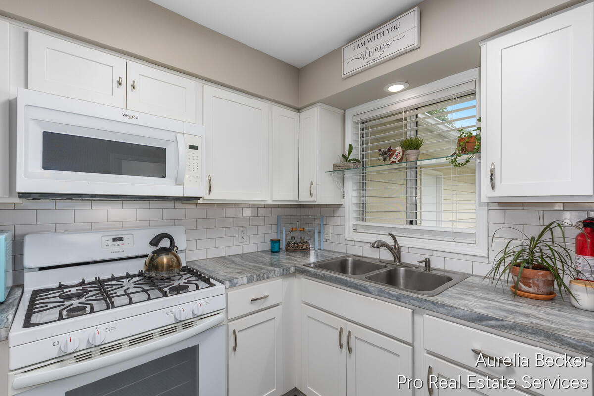 5812 Leisure South Drive SE Grand Rapids MI 49548