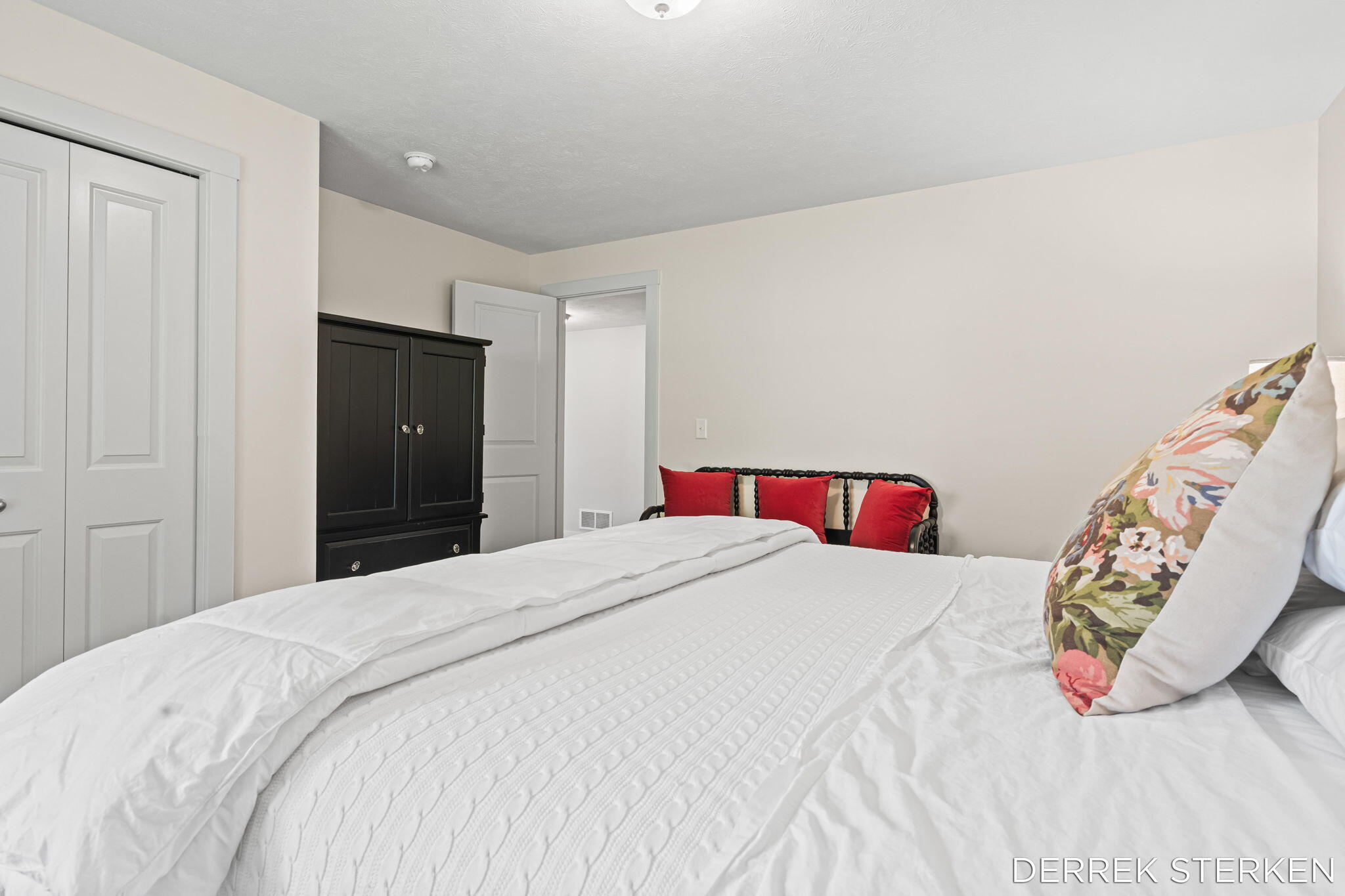 2983 Raspberry Lane Holland MI 49424