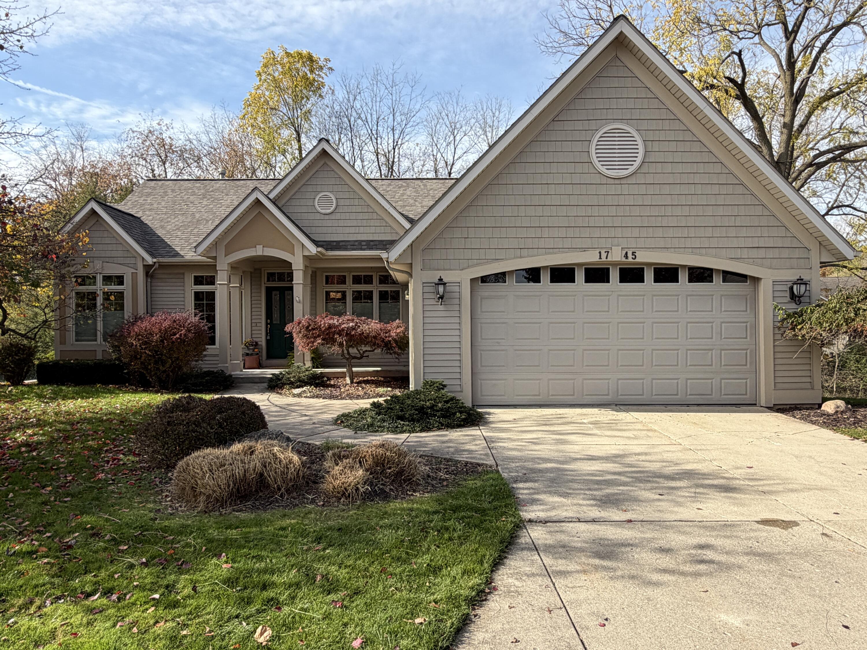 1745 Oakleigh Woods Drive NW Grand Rapids MI 49504