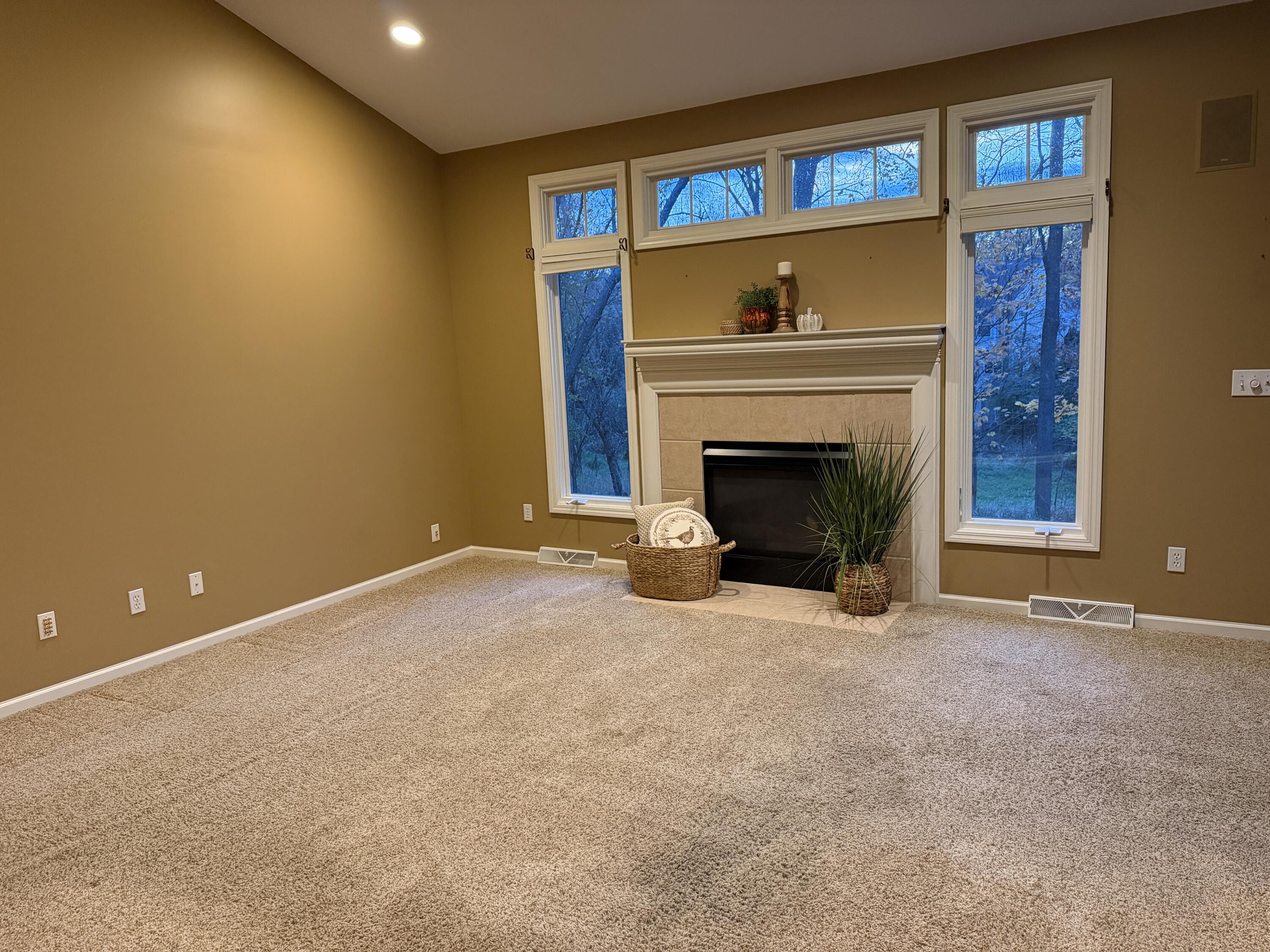 1745 Oakleigh Woods Drive NW Grand Rapids MI 49504